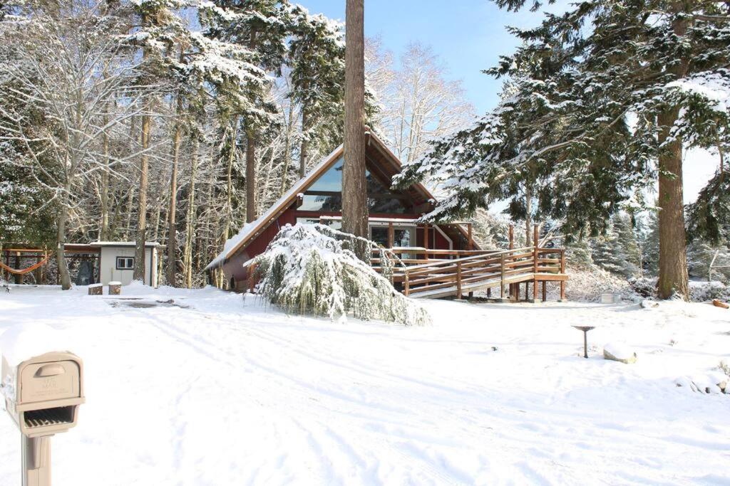 Rustic A-Frame hot tub retreat near Deception Pass view 3