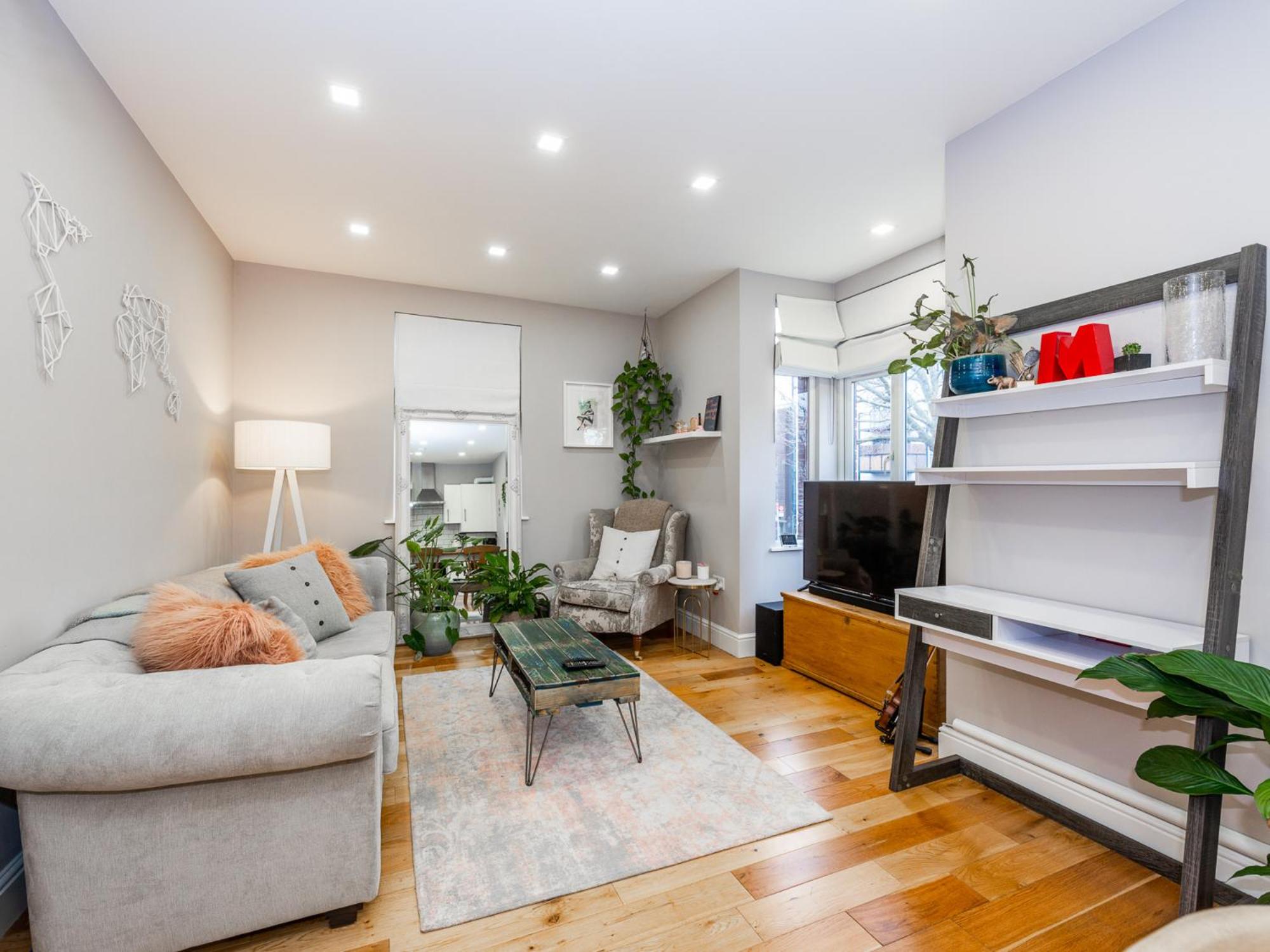 Amazing Lovely 1BDR Apartment, South London view 2