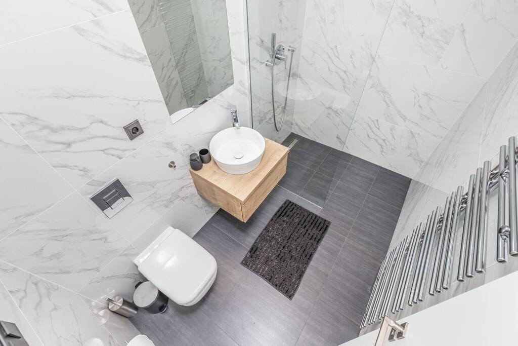 Cozy quiet new apartment in Karlin square