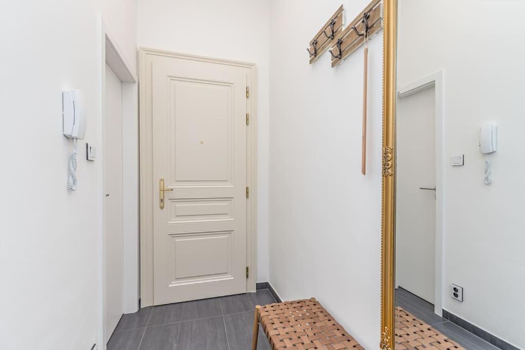 Cozy quiet new apartment in Karlin square