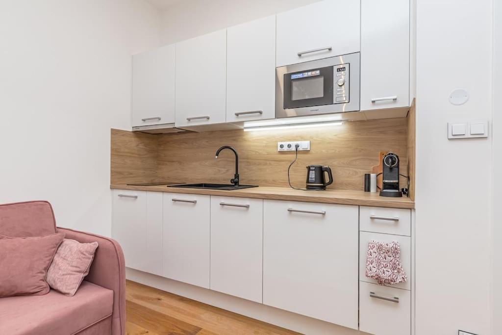 Cozy quiet new apartment in Karlin square