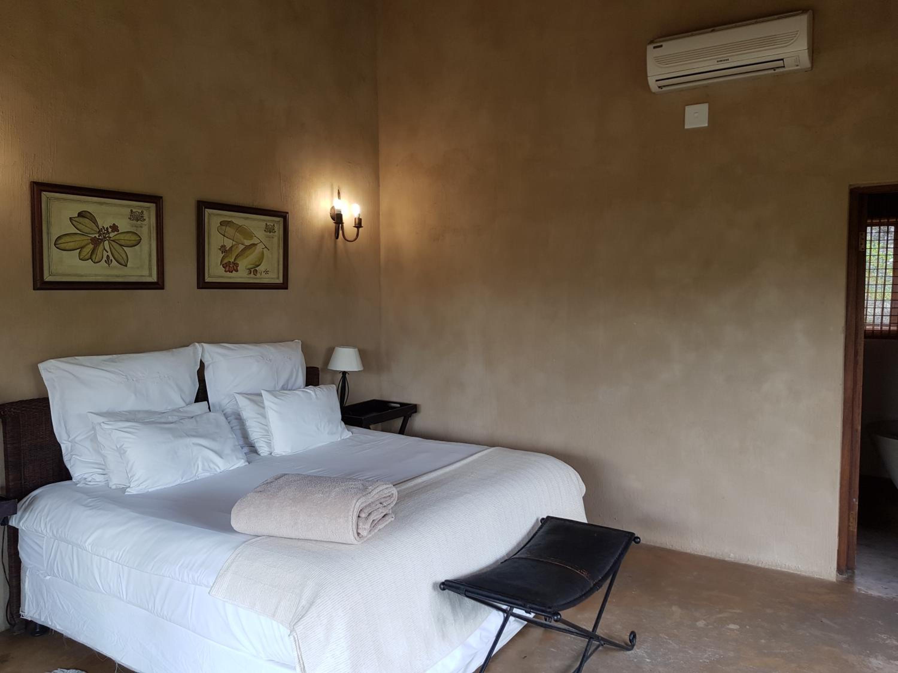 Zebula Golf and Wildlife Estate - Porcupine Strolling Pax 8 - Moi Signature Luxury villa
