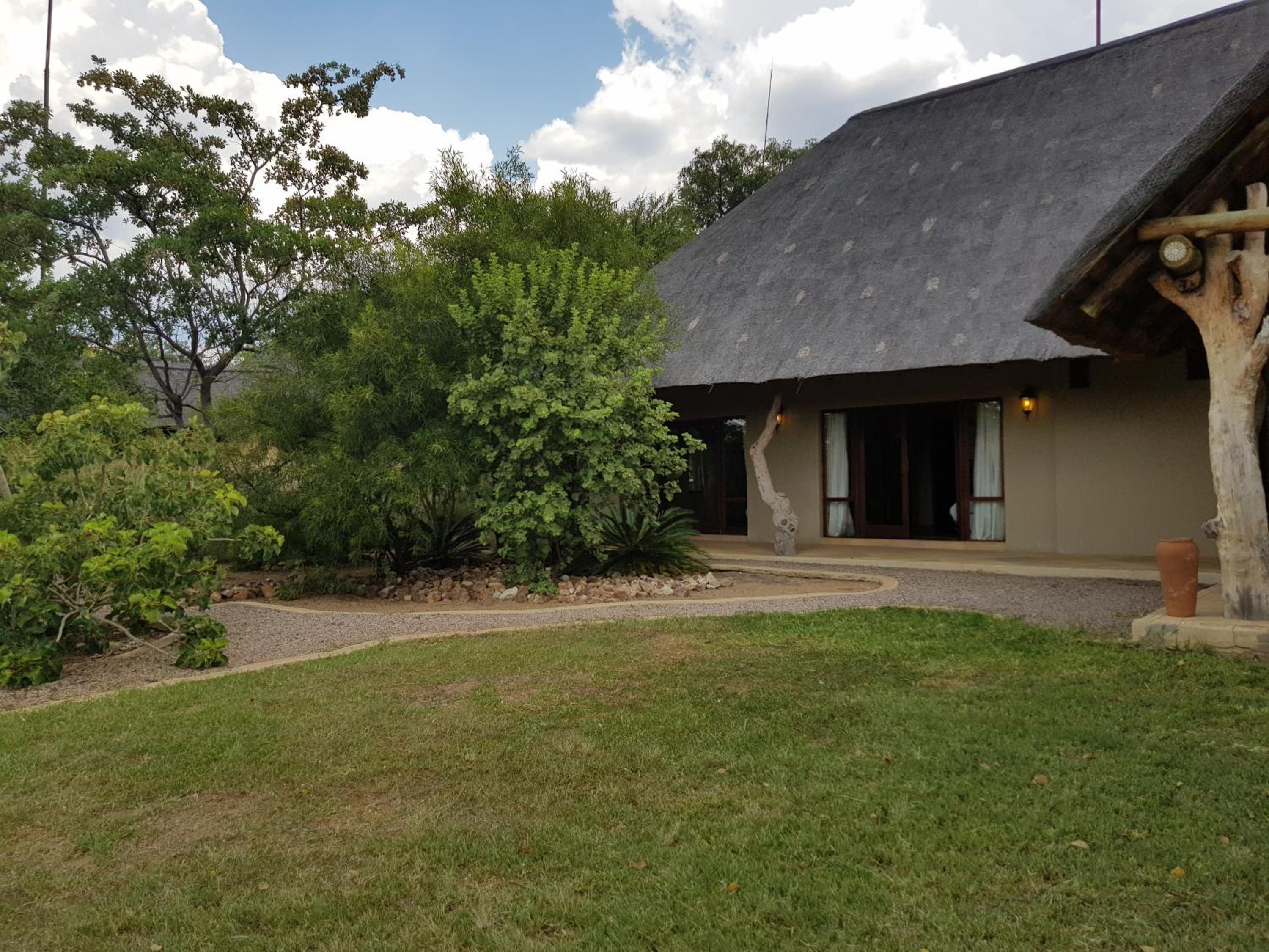 Zebula Golf and Wildlife Estate - Porcupine Strolling Pax 8 - Moi Signature Luxury villa