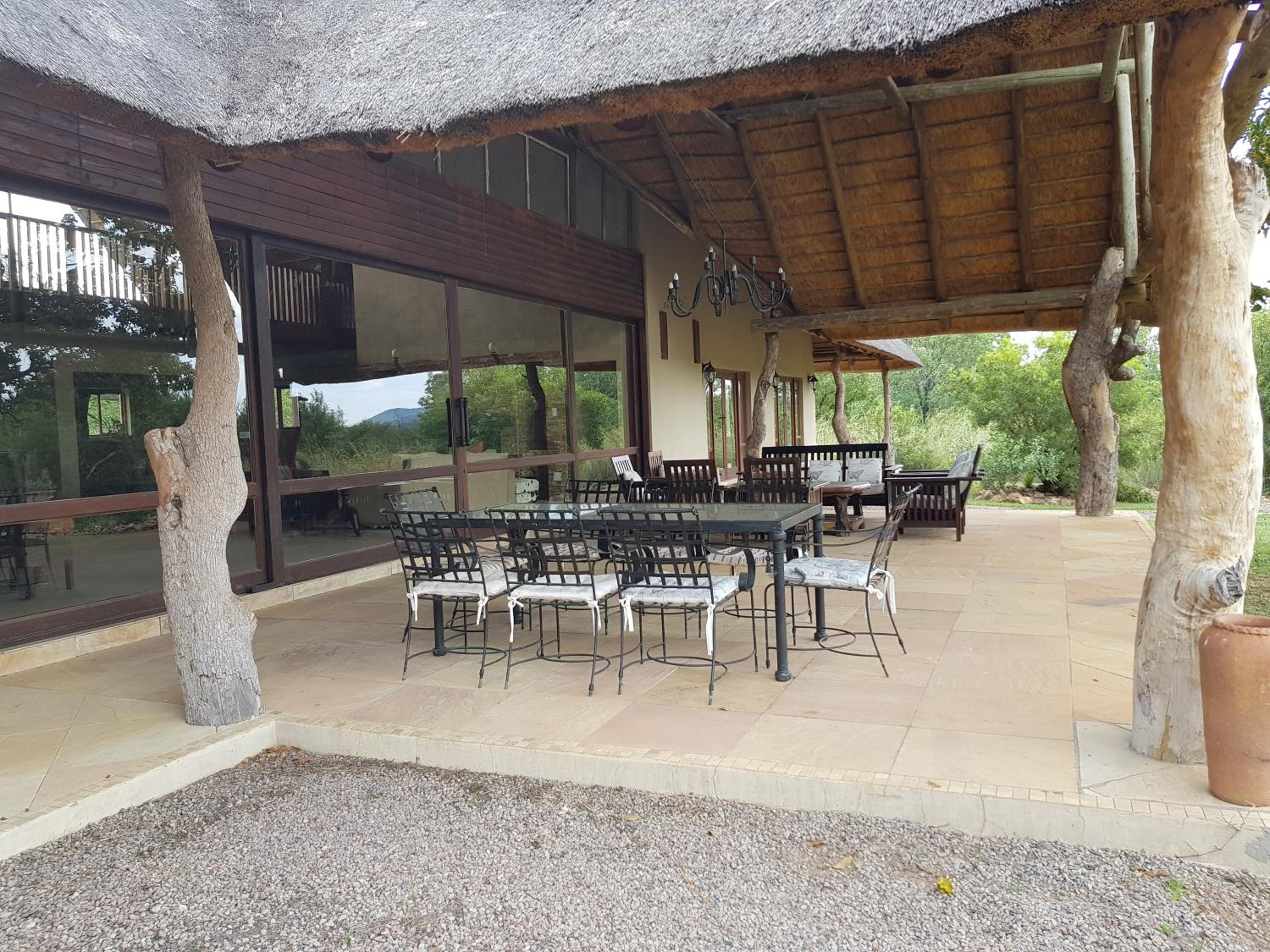 Zebula Golf and Wildlife Estate - Porcupine Strolling Pax 8 - Moi Signature Luxury villa