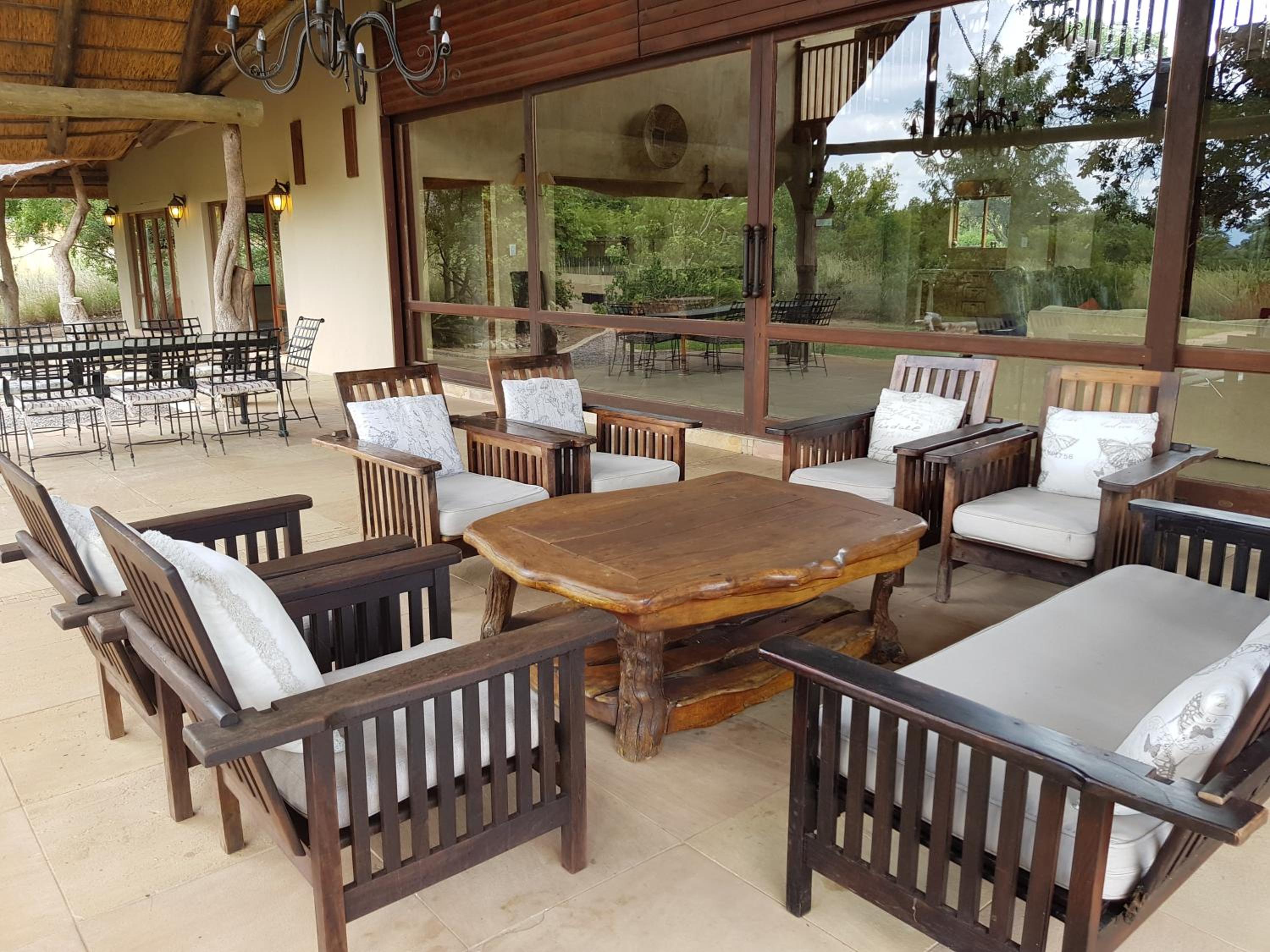 Zebula Golf and Wildlife Estate - Porcupine Strolling Pax 8 - Moi Signature Luxury villa
