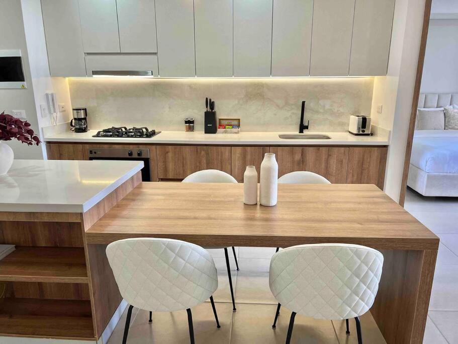 Glamorous New 2BR Apartment in Granada