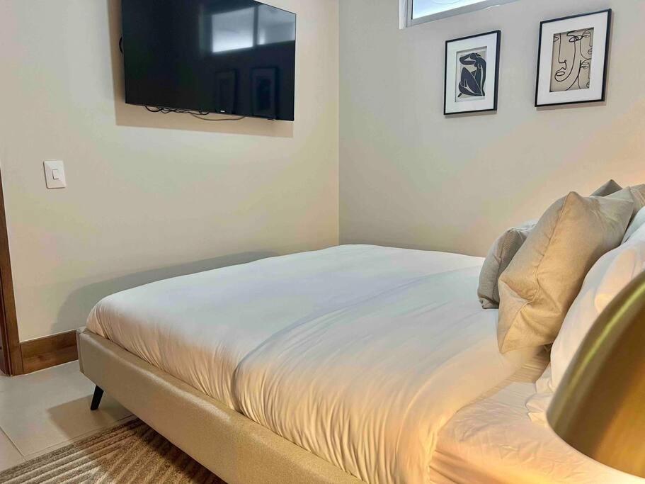 Glamorous New 2BR Apartment in Granada