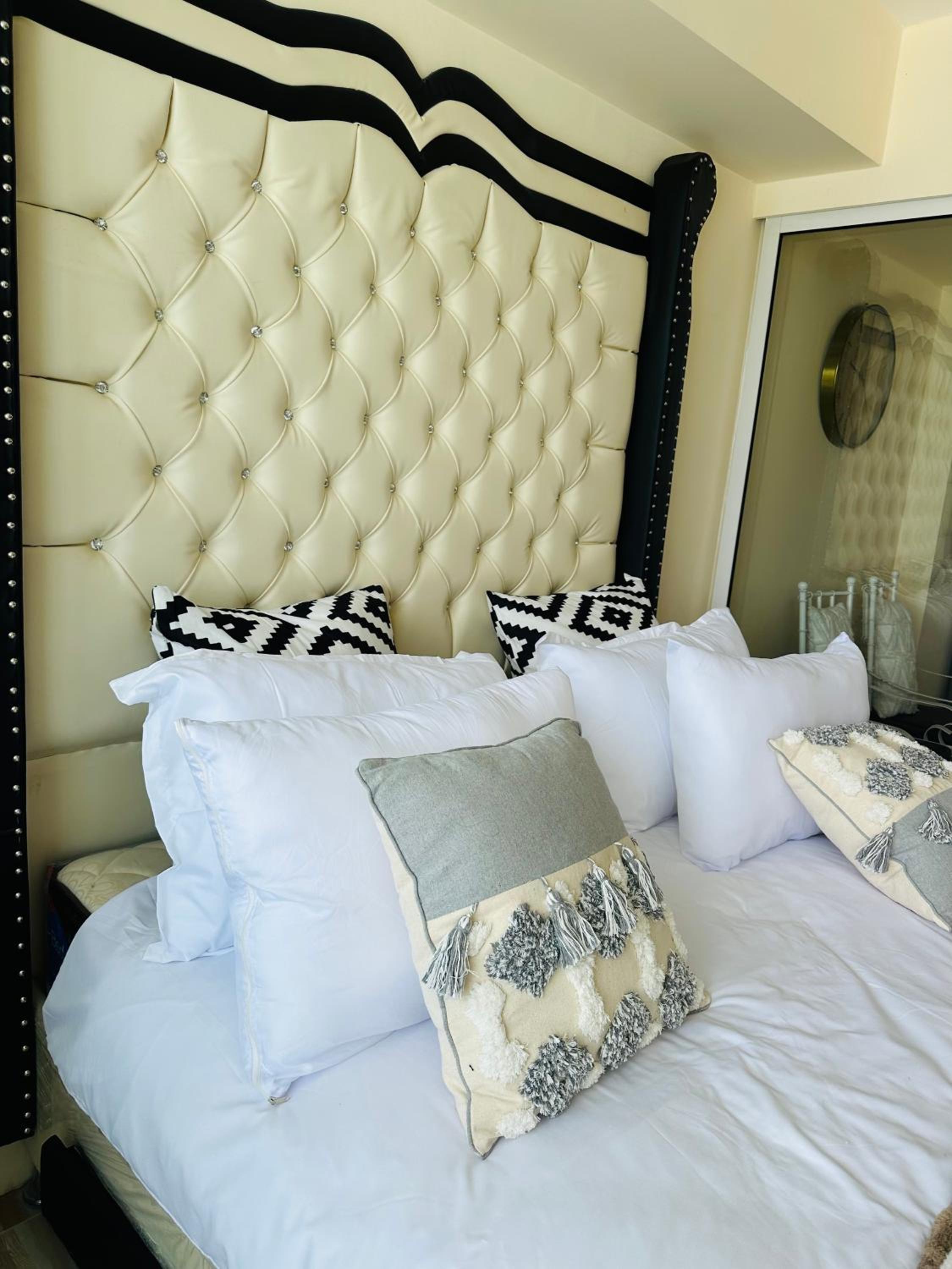 Azure Urban Resort - St Tropez Tower Staycation Unit with a European Touch view 3