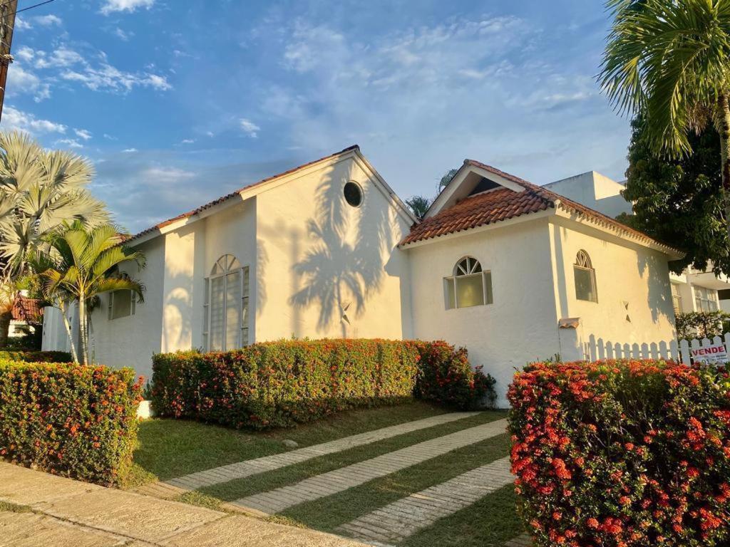Casa en Melgar condominio la hacienda CON PISCINA