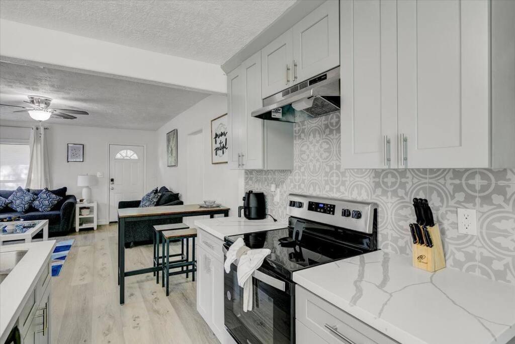 Your Bridge City Bliss Awaits in this 3 Bdrm Gem! view 2