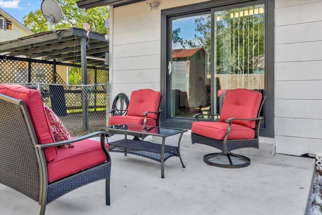 Your Bridge City Bliss Awaits in this 3 Bdrm Gem! view 3