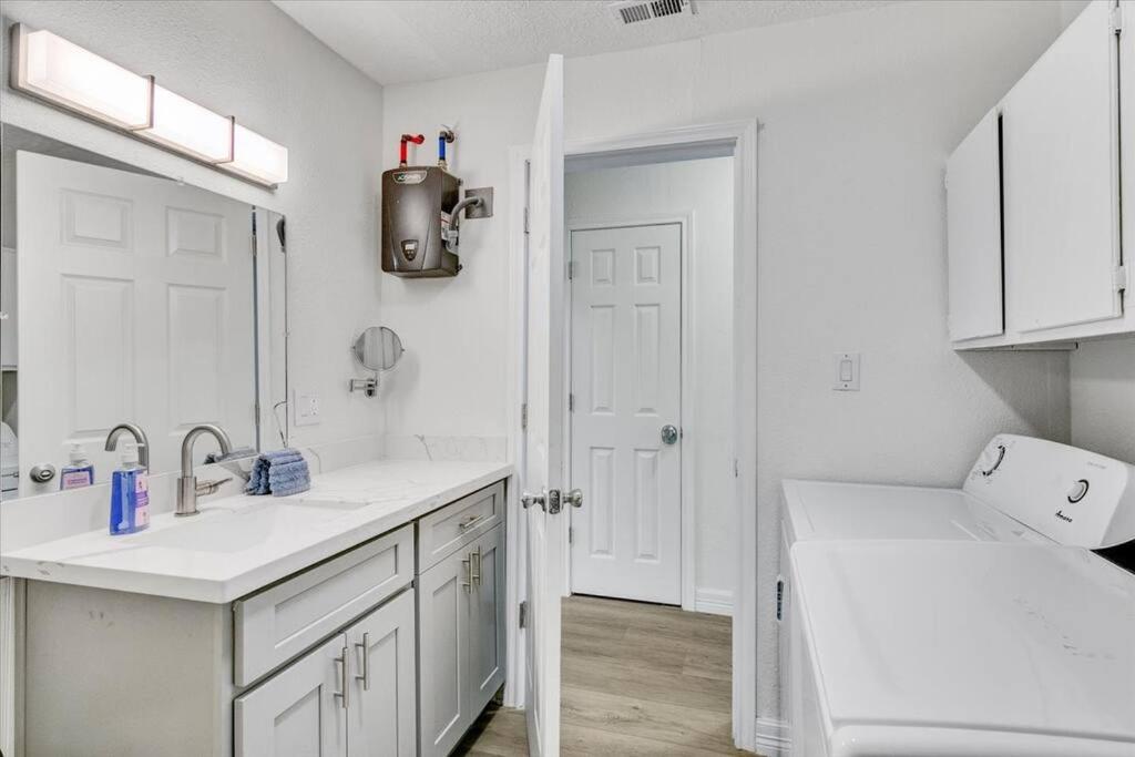 Your Bridge City Bliss Awaits in this 3 Bdrm Gem! view 4