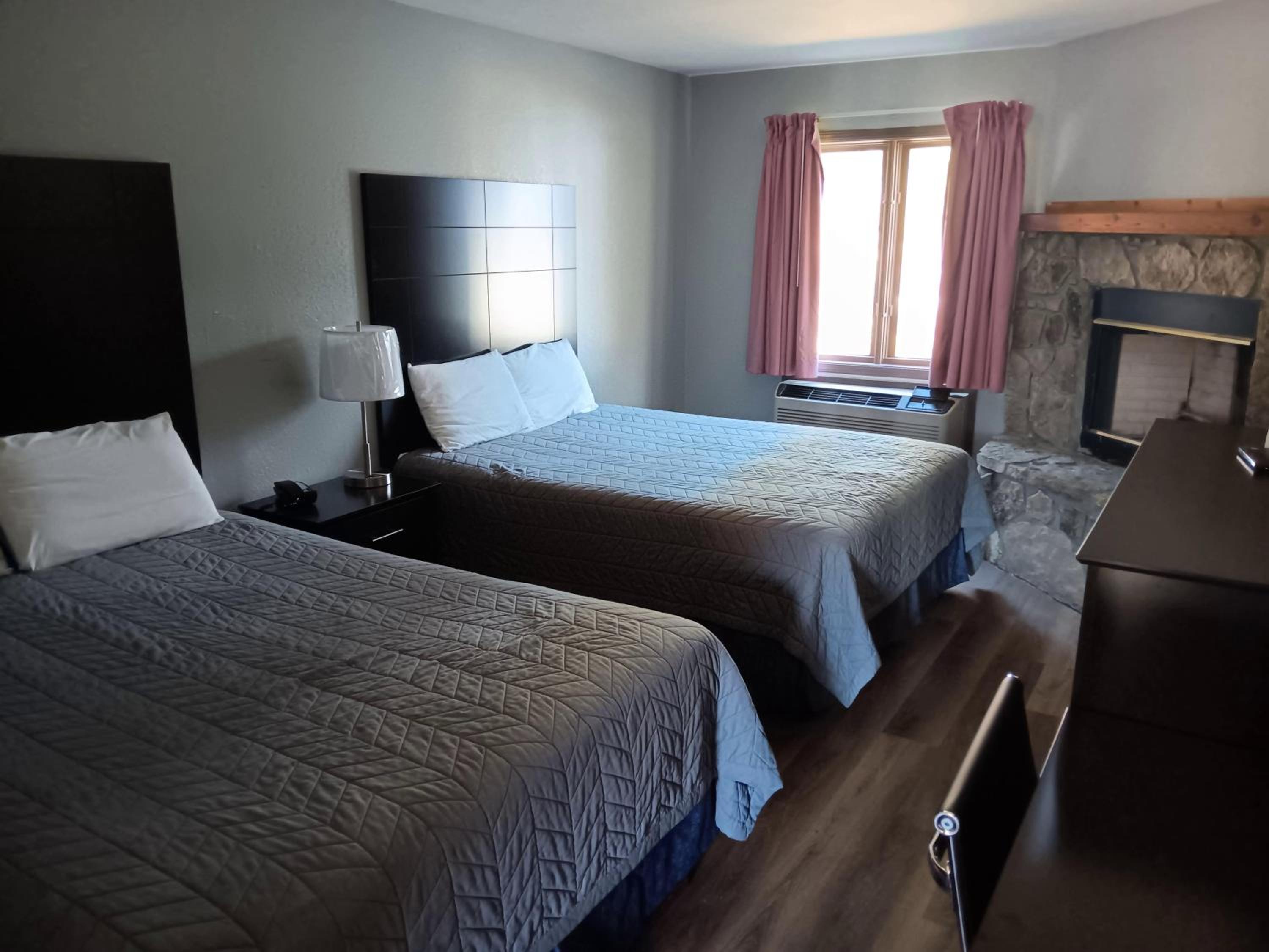 Hofbrau Riverfront Hotel