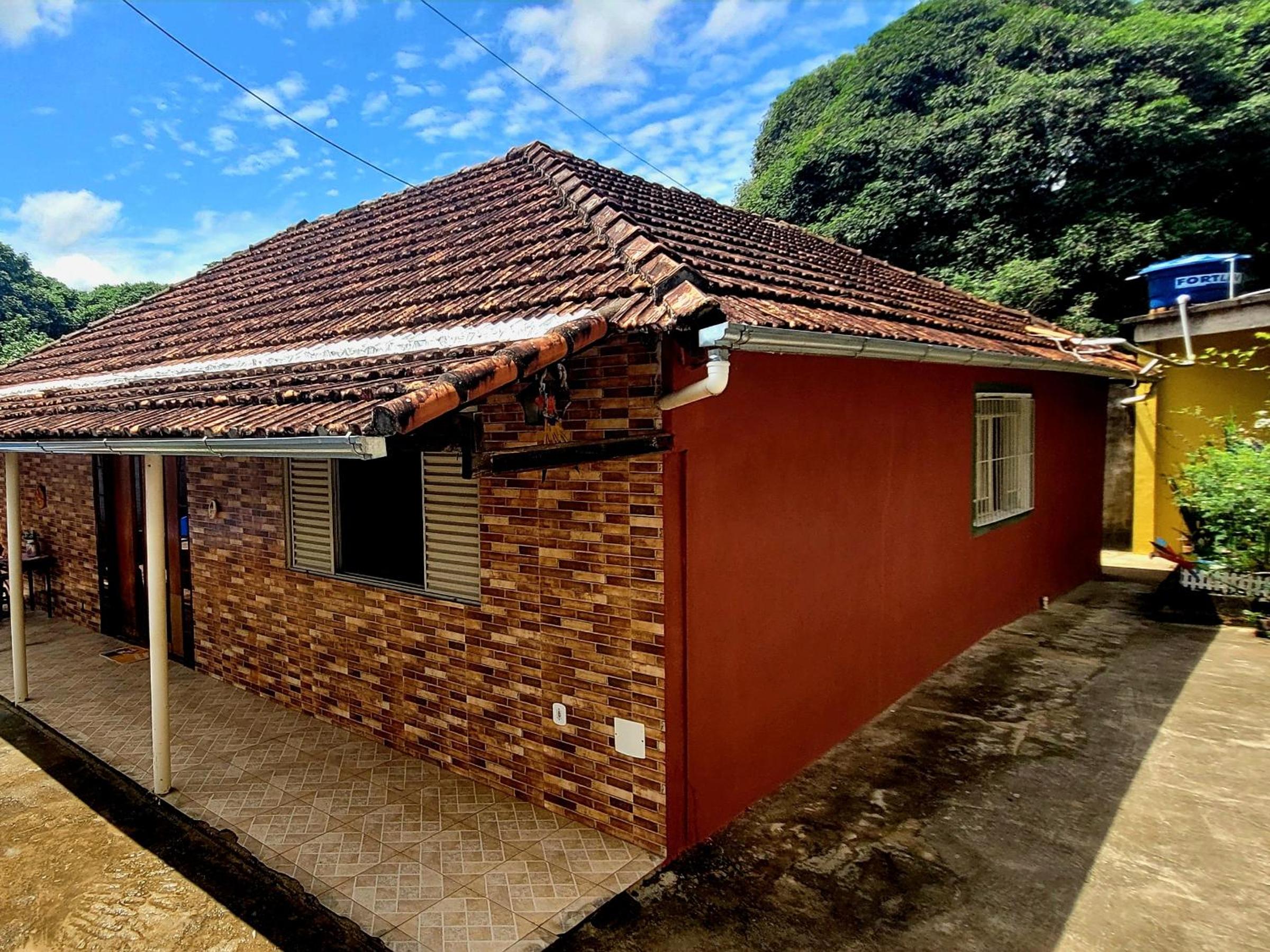 Casa com piscina a 4 min do centro de carro