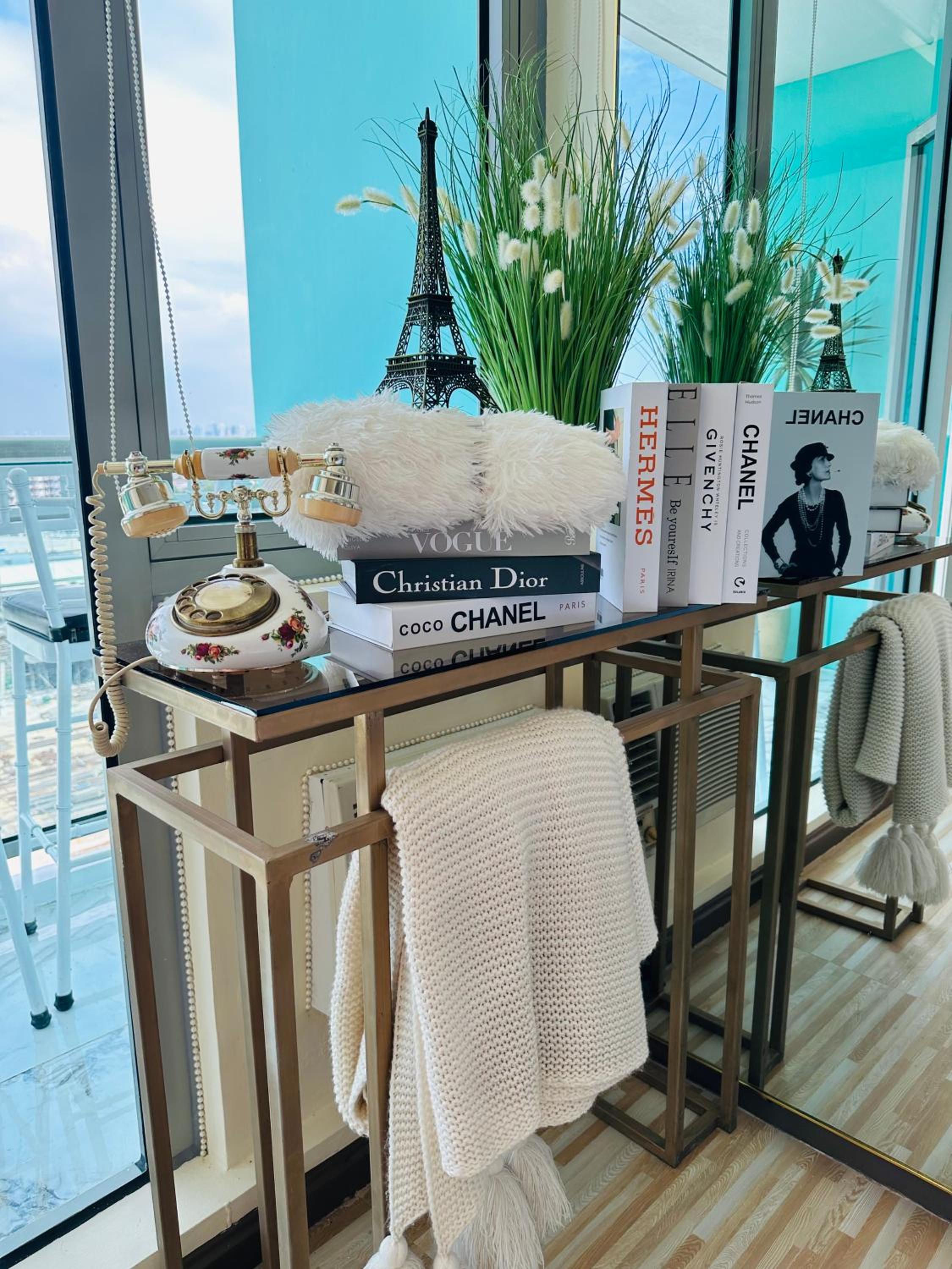 Azure Urban Resort - St Tropez Tower Staycation Unit with a European Touch view 2