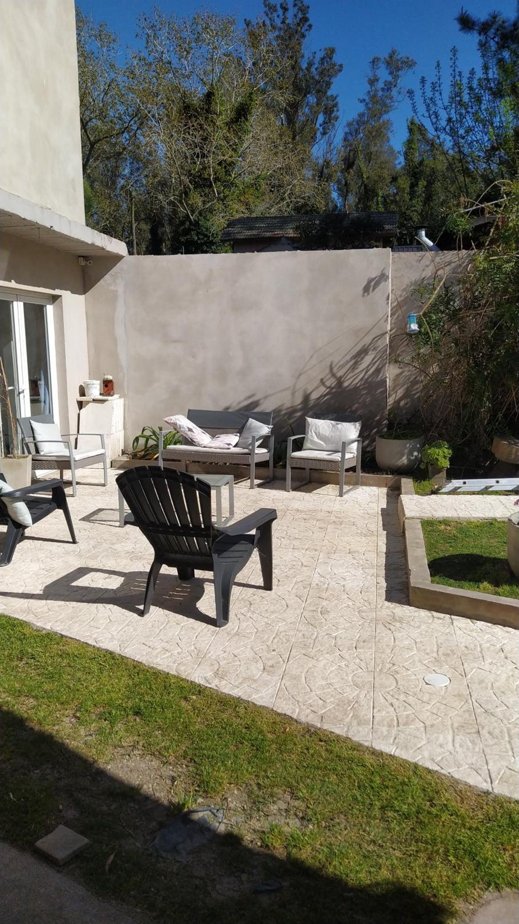 Ideal Casa de 2 Pisos Con Quincho Y Pileta