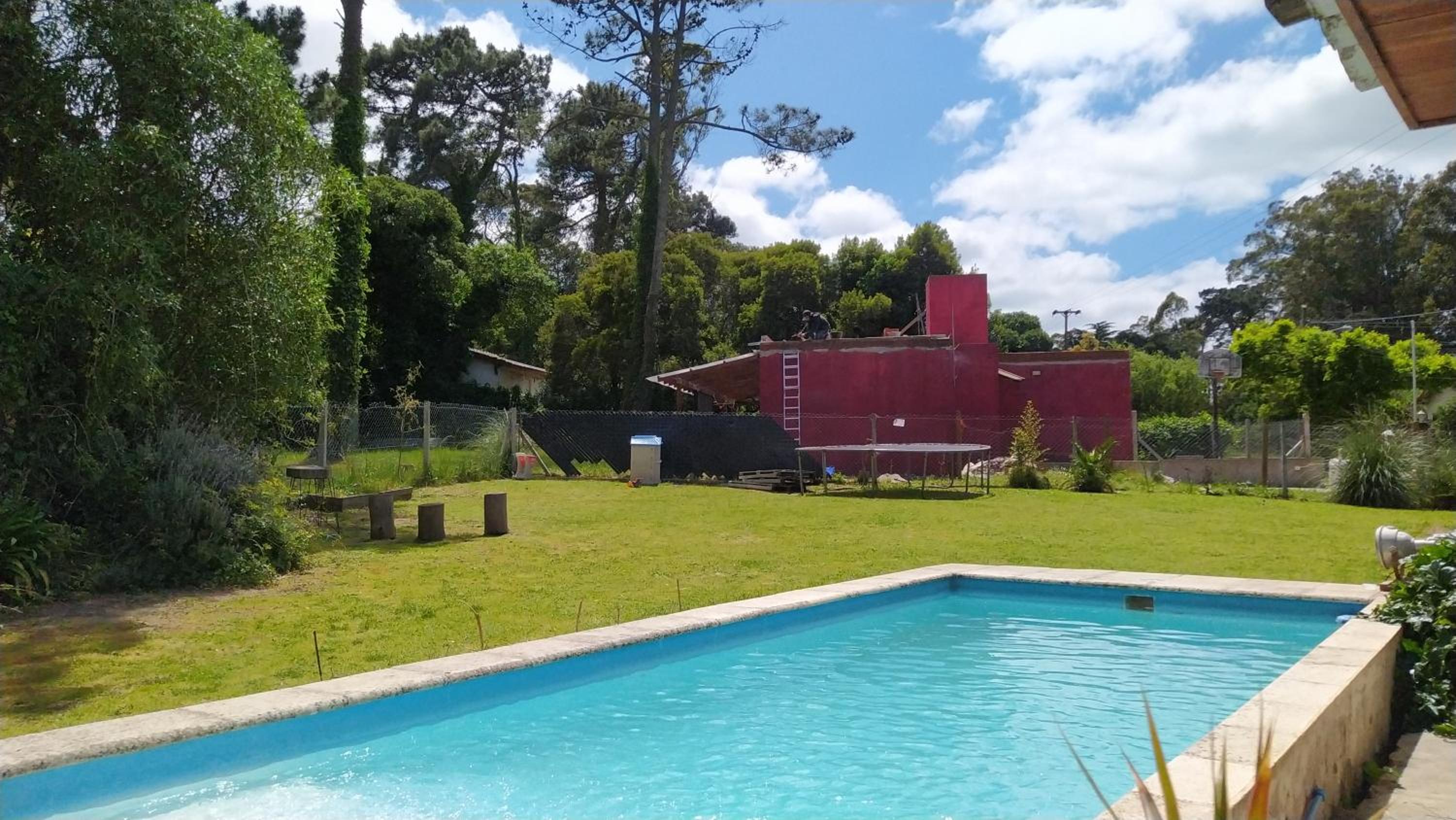Ideal Casa de 2 Pisos Con Quincho Y Pileta