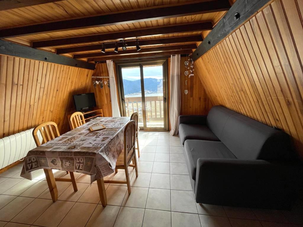 Là-Haut view 2