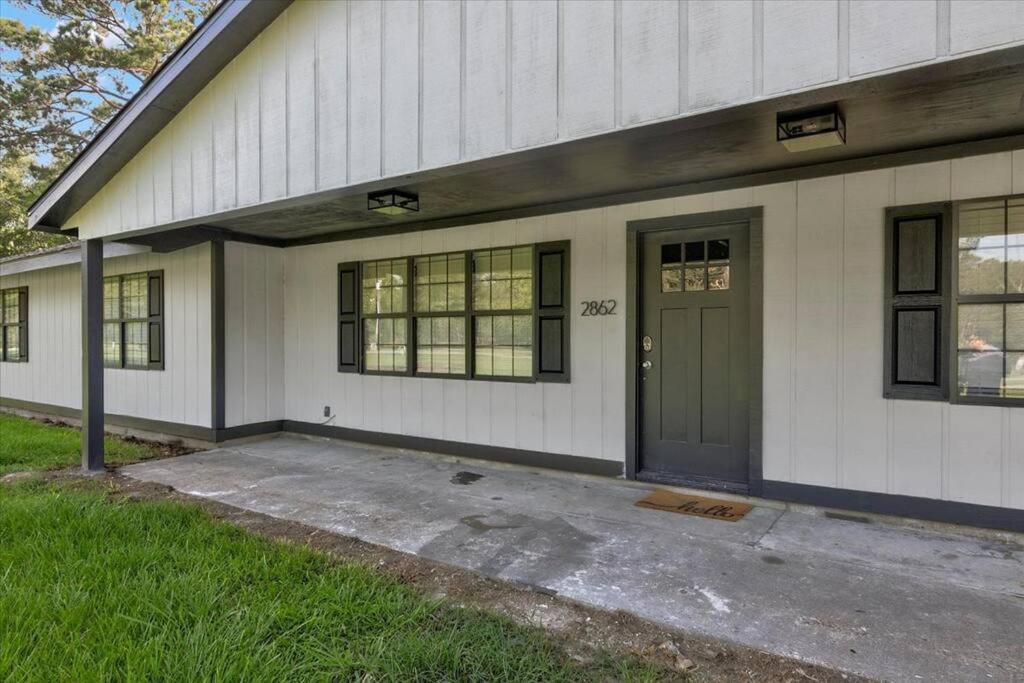 Updated 4 bedroom home in Oragnefield view 2