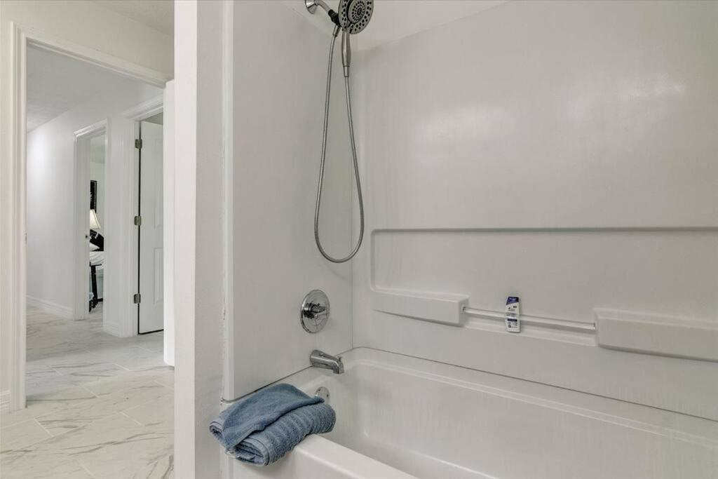 Updated 4 bedroom home in Oragnefield view 4