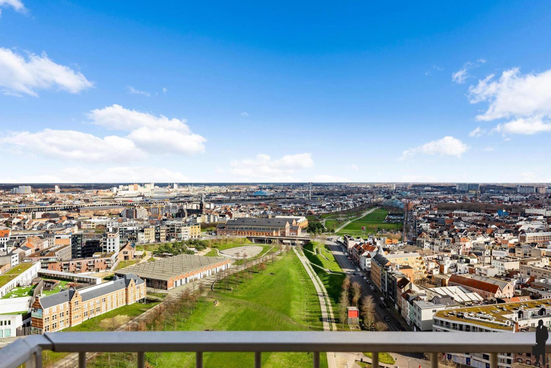 Sky Loft - Spacious Penthouse with Epic Views