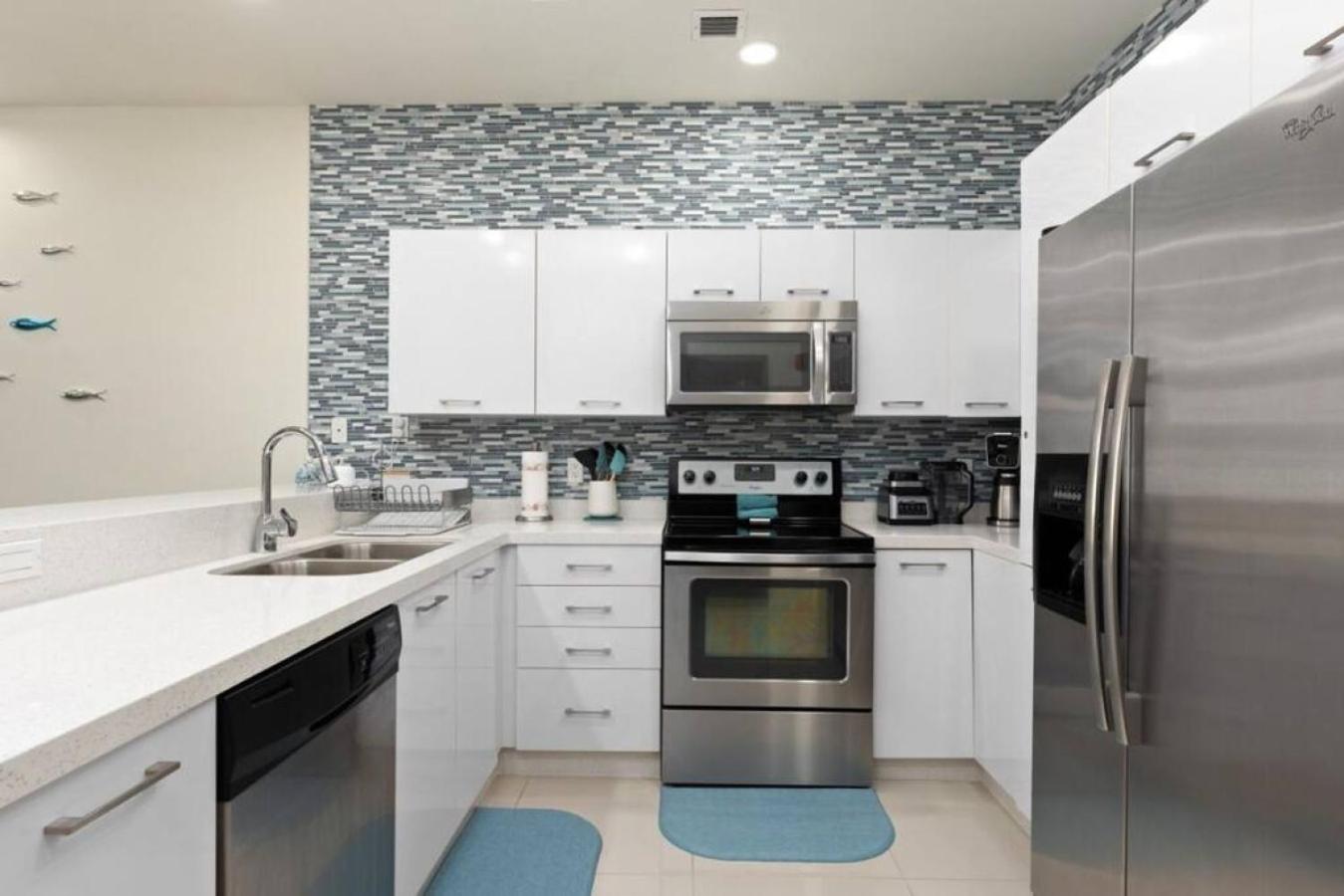 Exclusive Luxurious Ground Condo view 3