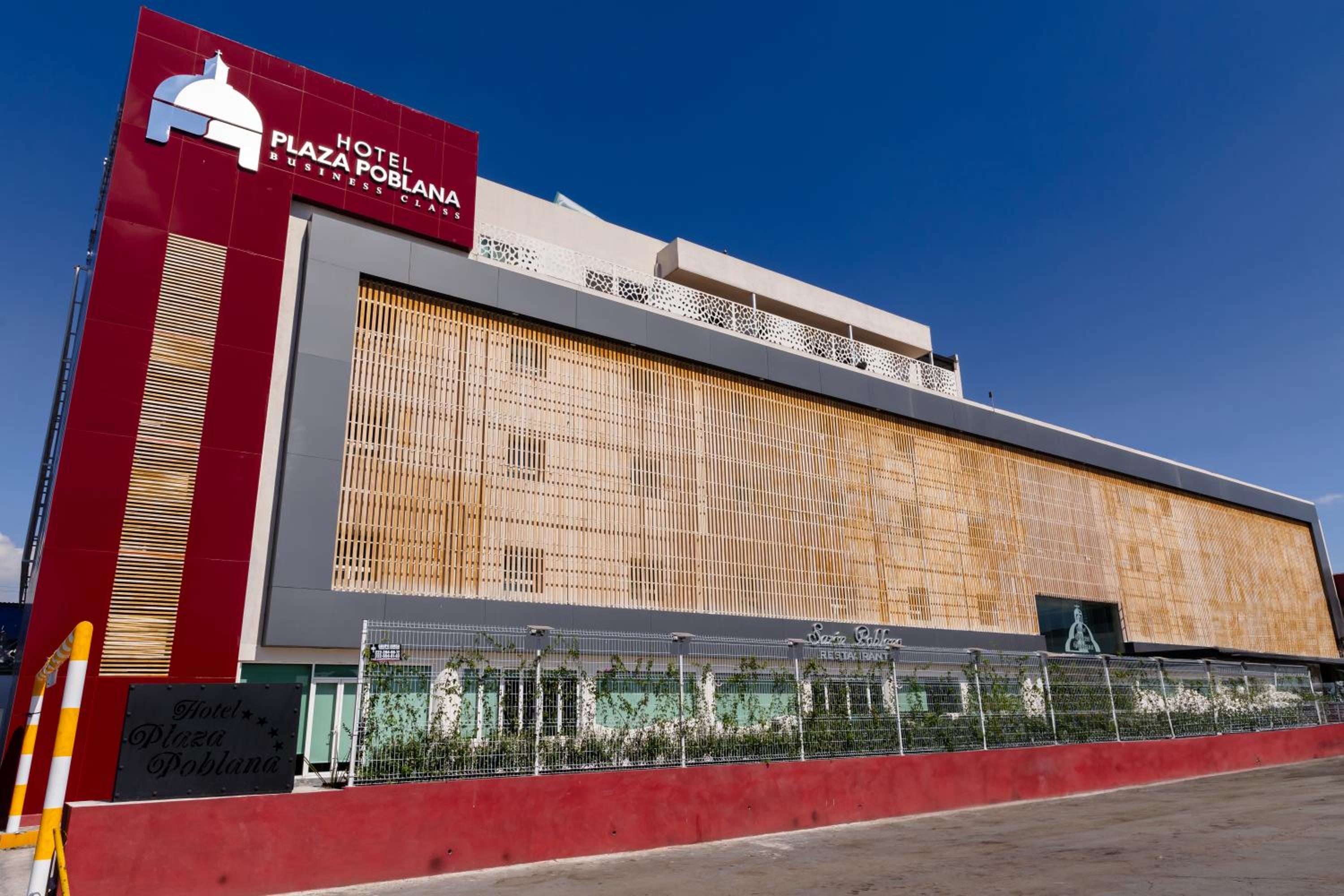 Hotel Plaza Poblana - Image 1