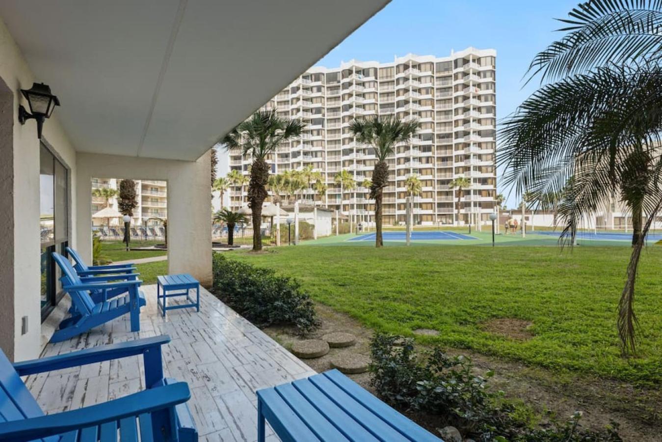 Ground Floor Beachfront 2 Steps From Amenities IV view 2