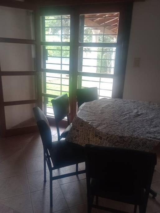 Casa 3 Habitaciones, 2 baños pileta a compartir con el anfitrion -