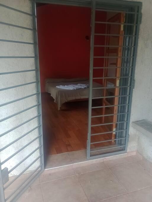 Casa 3 Habitaciones, 2 baños pileta a compartir con el anfitrion -