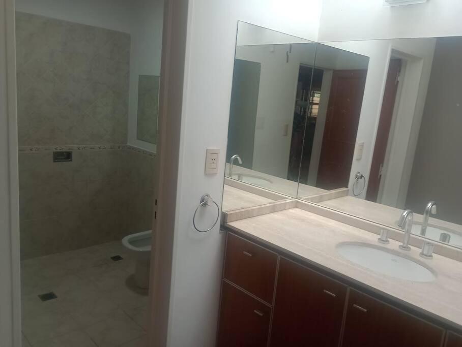 Casa 3 Habitaciones, 2 baños pileta a compartir con el anfitrion -