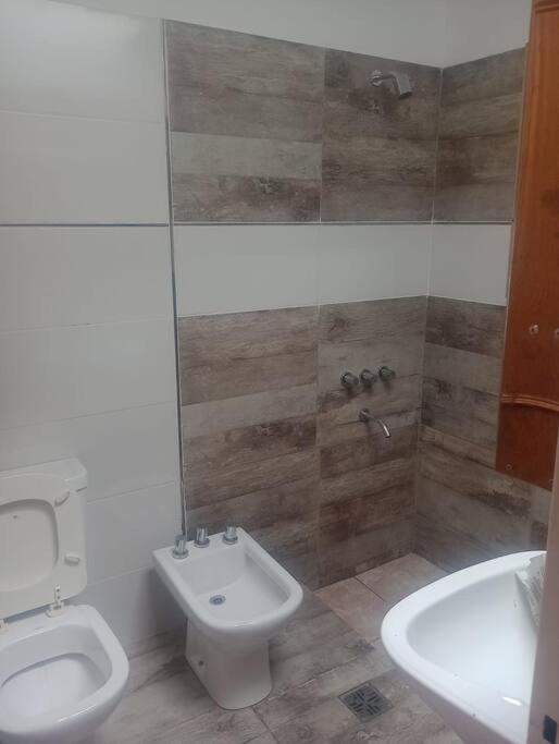 Casa 3 Habitaciones, 2 baños pileta a compartir con el anfitrion -