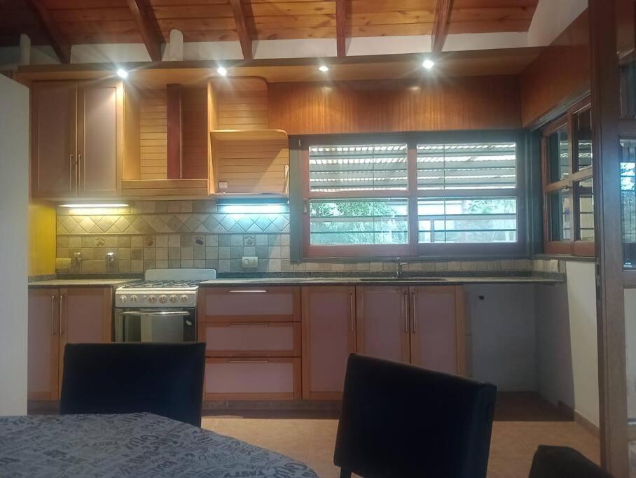Casa 3 Habitaciones, 2 baños pileta a compartir con el anfitrion -