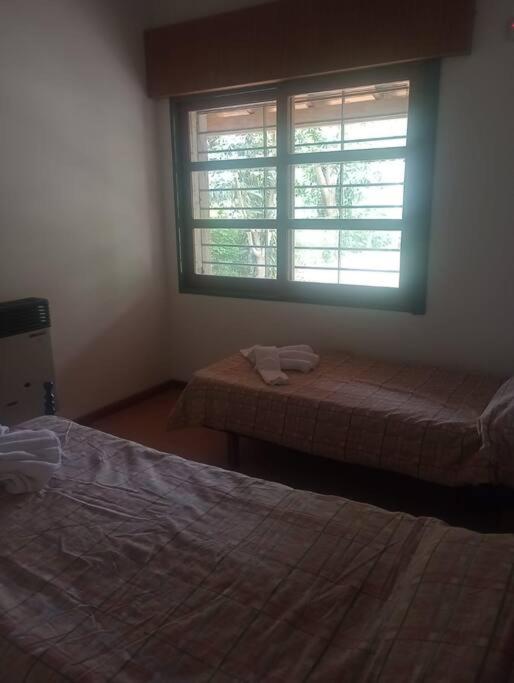 Casa 3 Habitaciones, 2 baños pileta a compartir con el anfitrion -