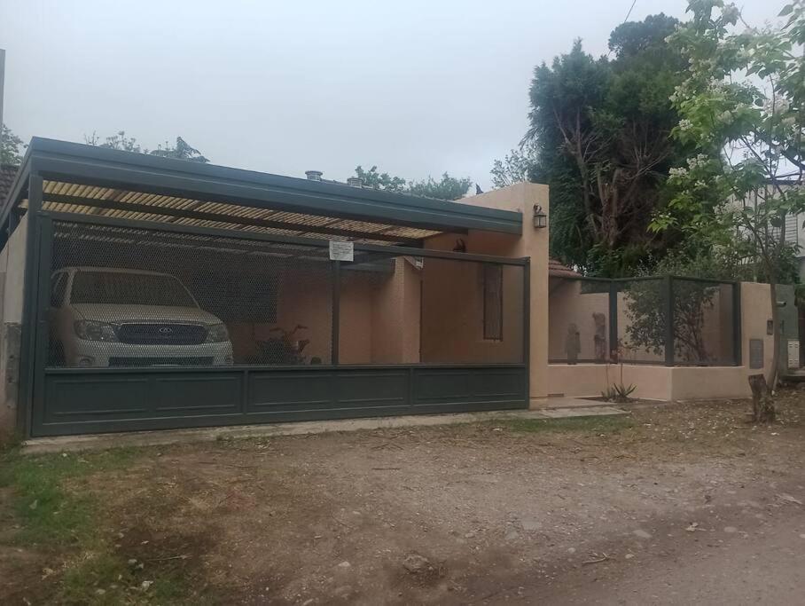 Casa 3 Habitaciones, 2 baños pileta a compartir con el anfitrion -
