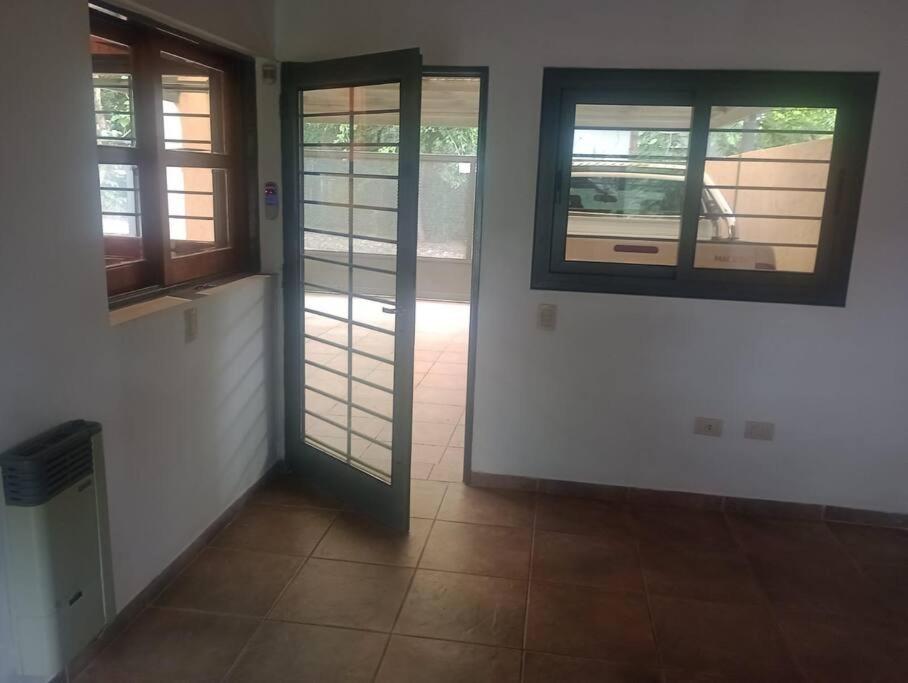 Casa 3 Habitaciones, 2 baños pileta a compartir con el anfitrion -