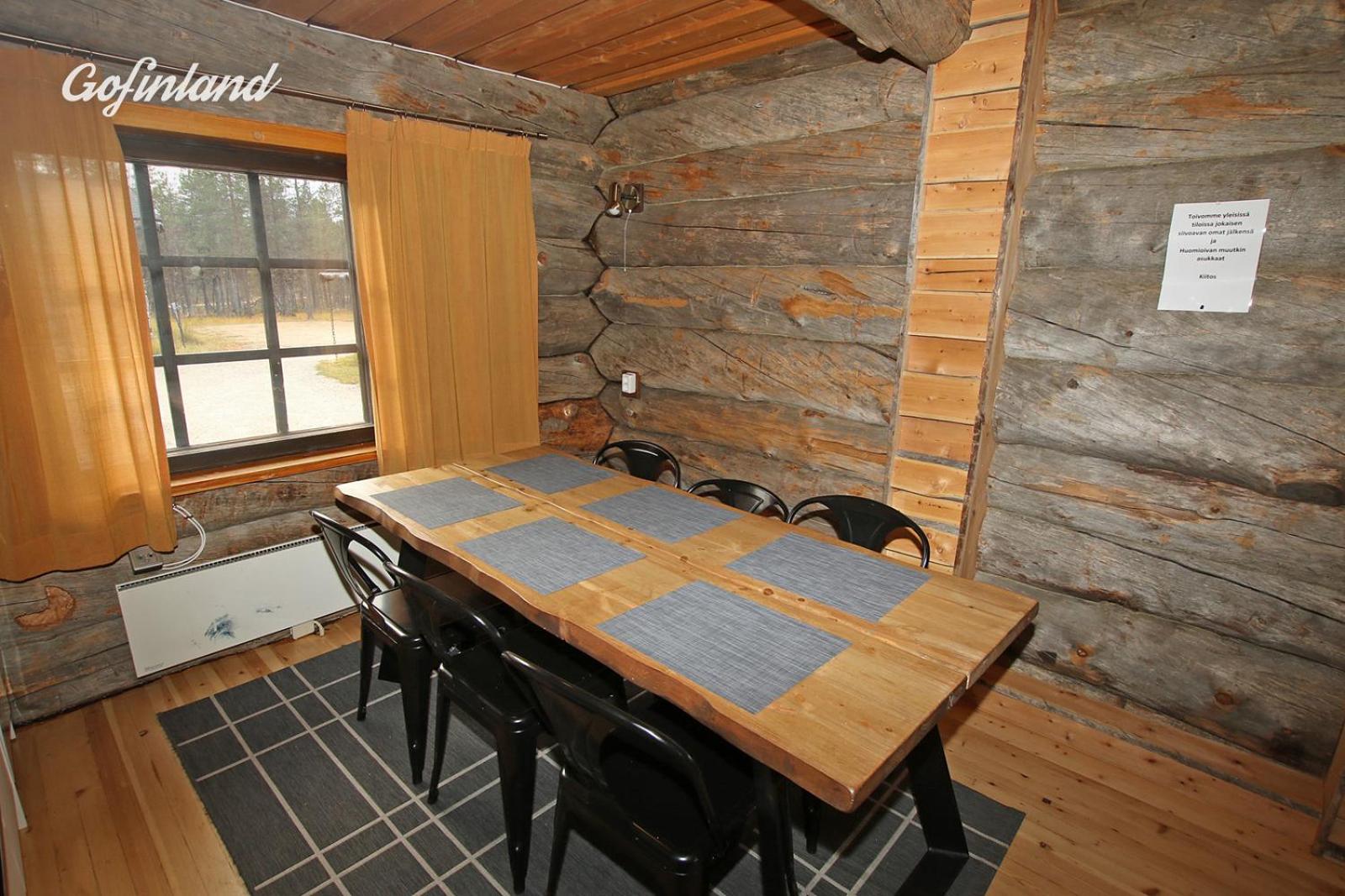 Kuukkeli Log Houses Porakka Inn