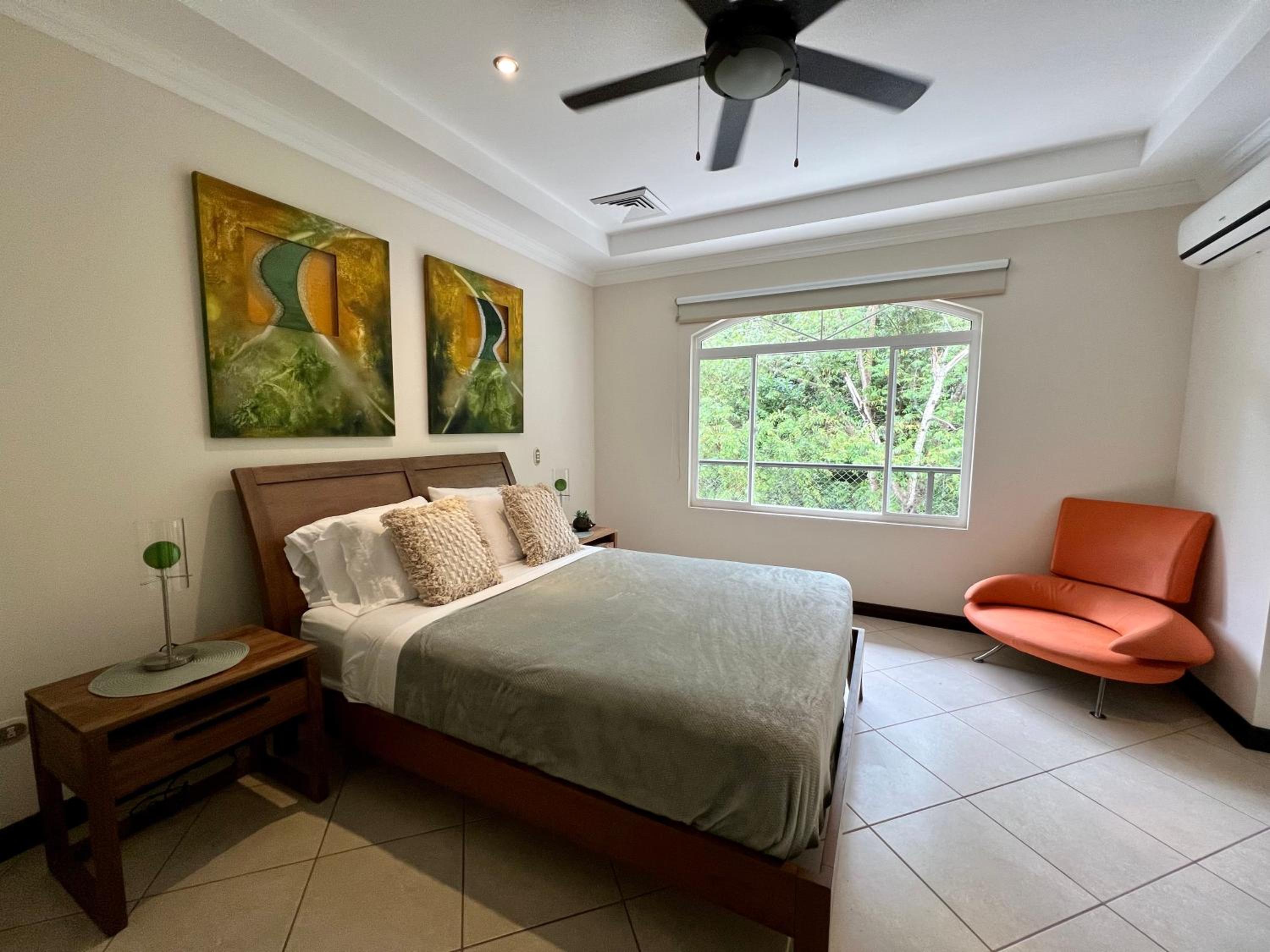 Spacious Penthouse with pool & Jungle Views