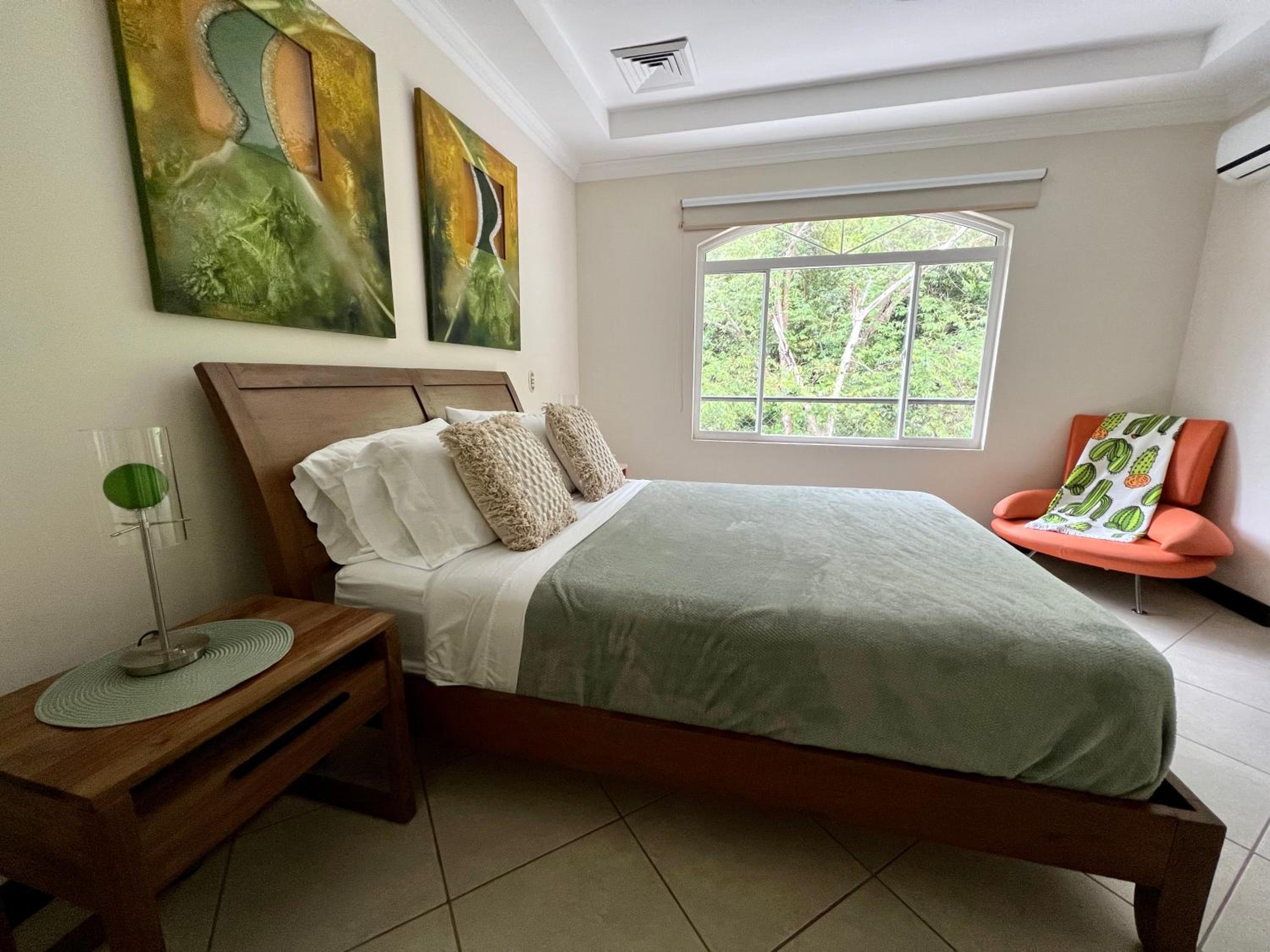 Spacious Penthouse with pool & Jungle Views