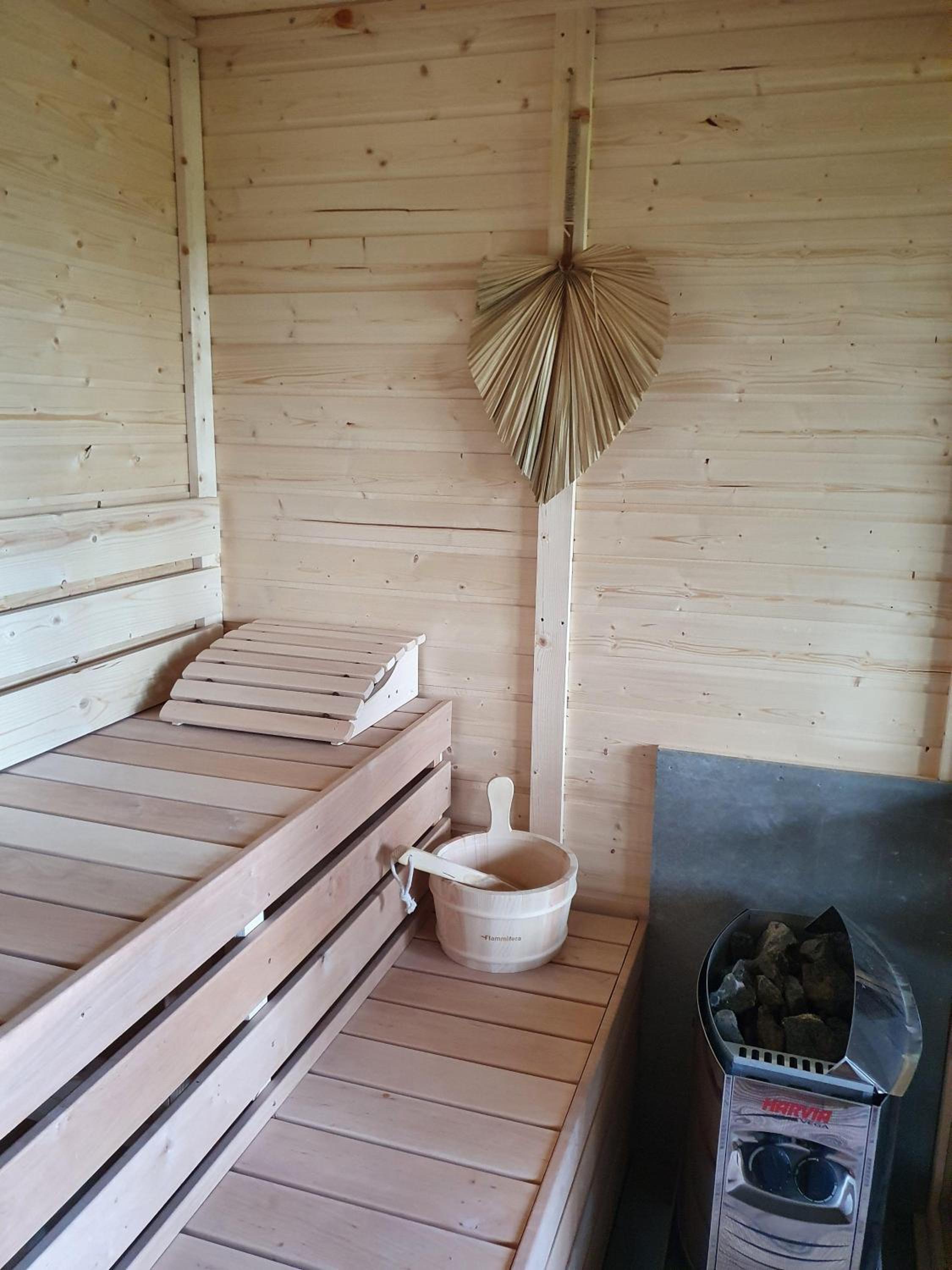 Idyllisches-Blockbohlenhaus-mit-eigenem-Garten-und-Sauna-zum-Wohlfuehlen