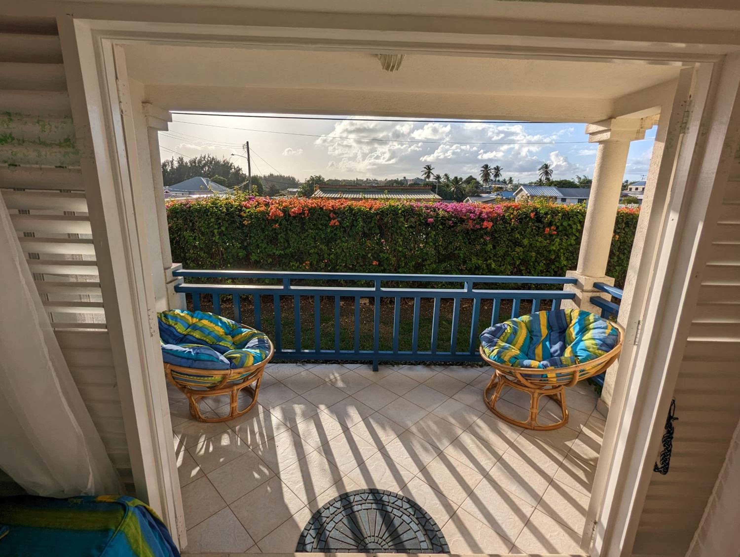 Seaside apartment nr beach, supermarket and bus route