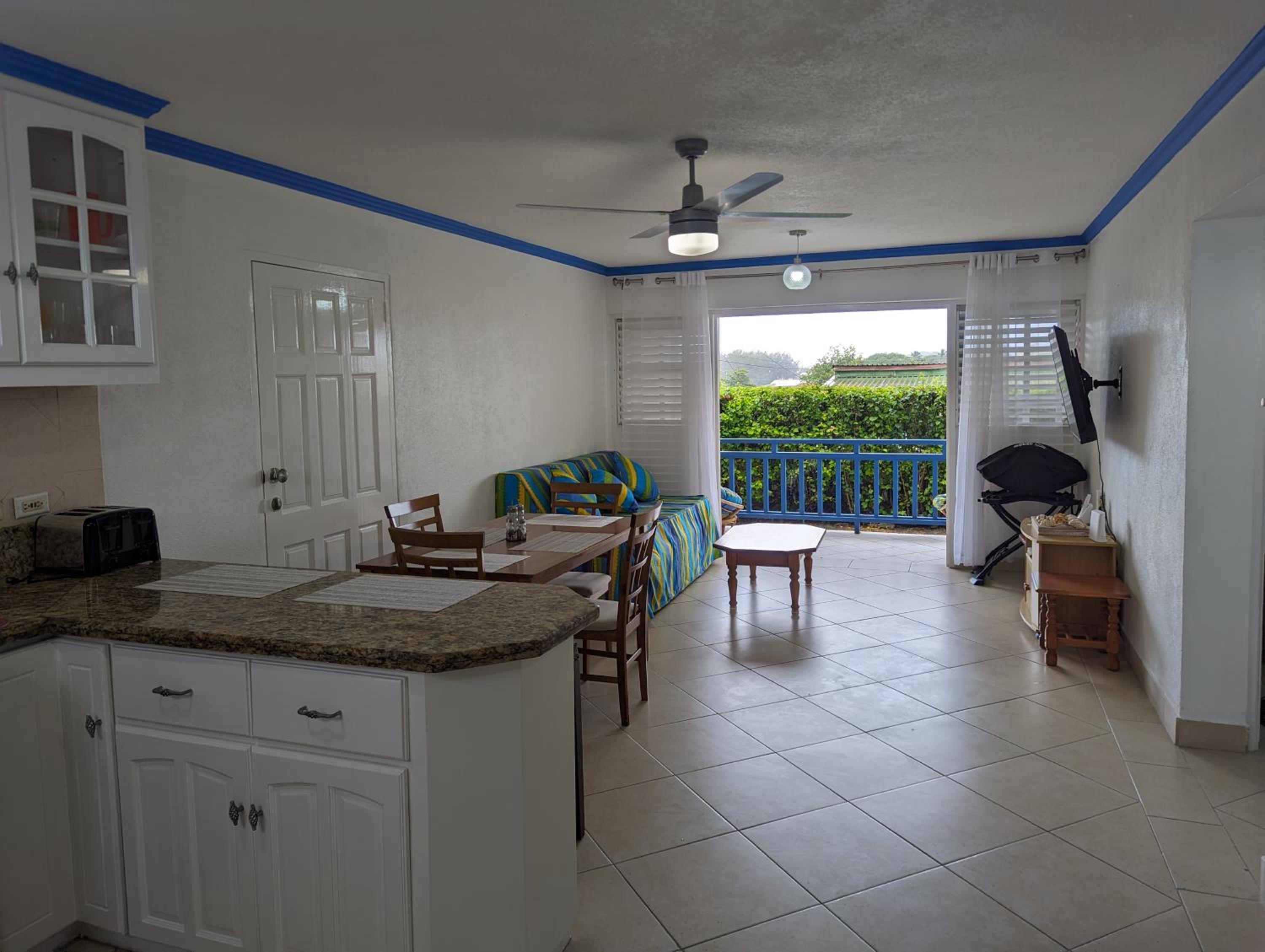 Seaside apartment nr beach, supermarket and bus route
