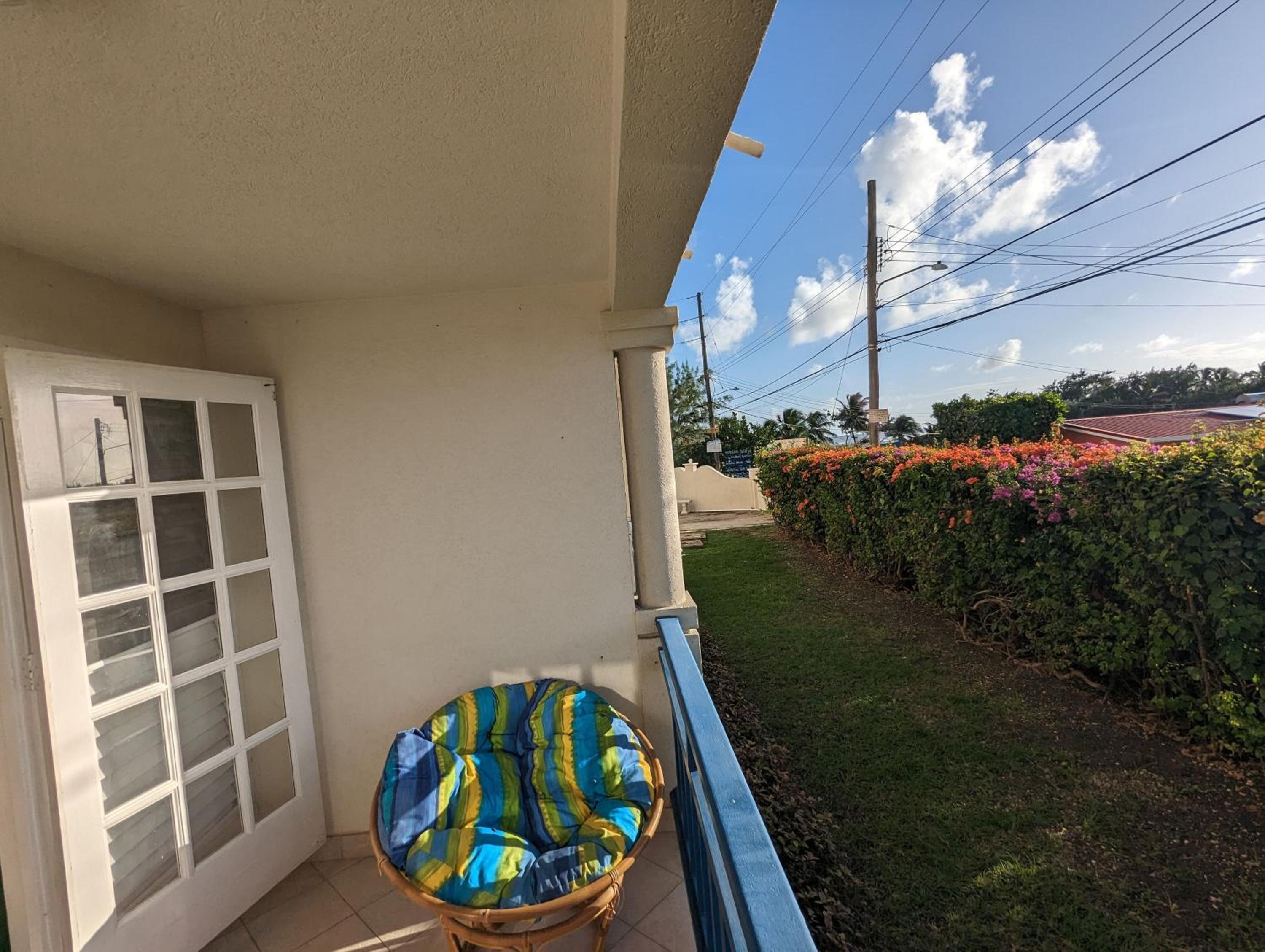 Seaside apartment nr beach, supermarket and bus route