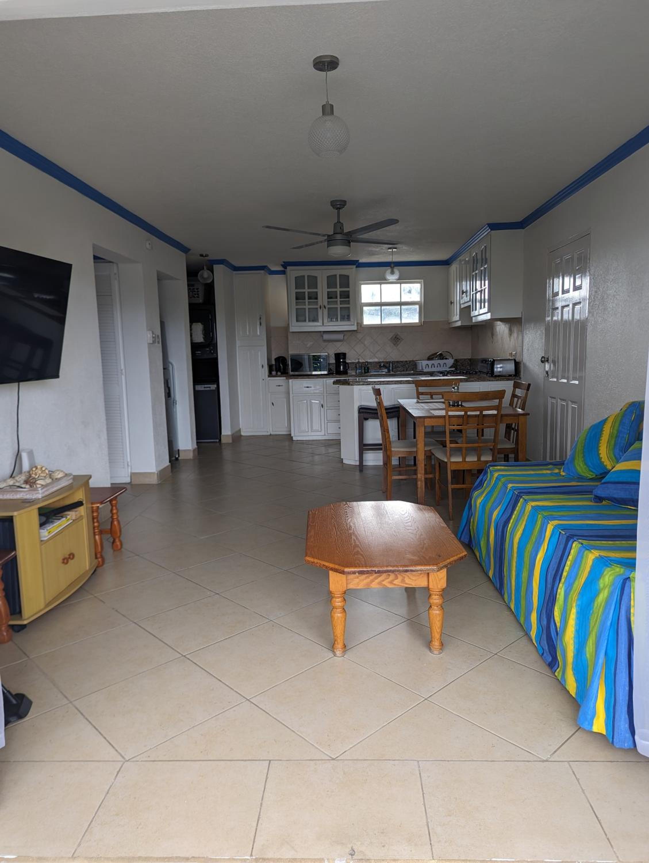 Seaside apartment nr beach, supermarket and bus route