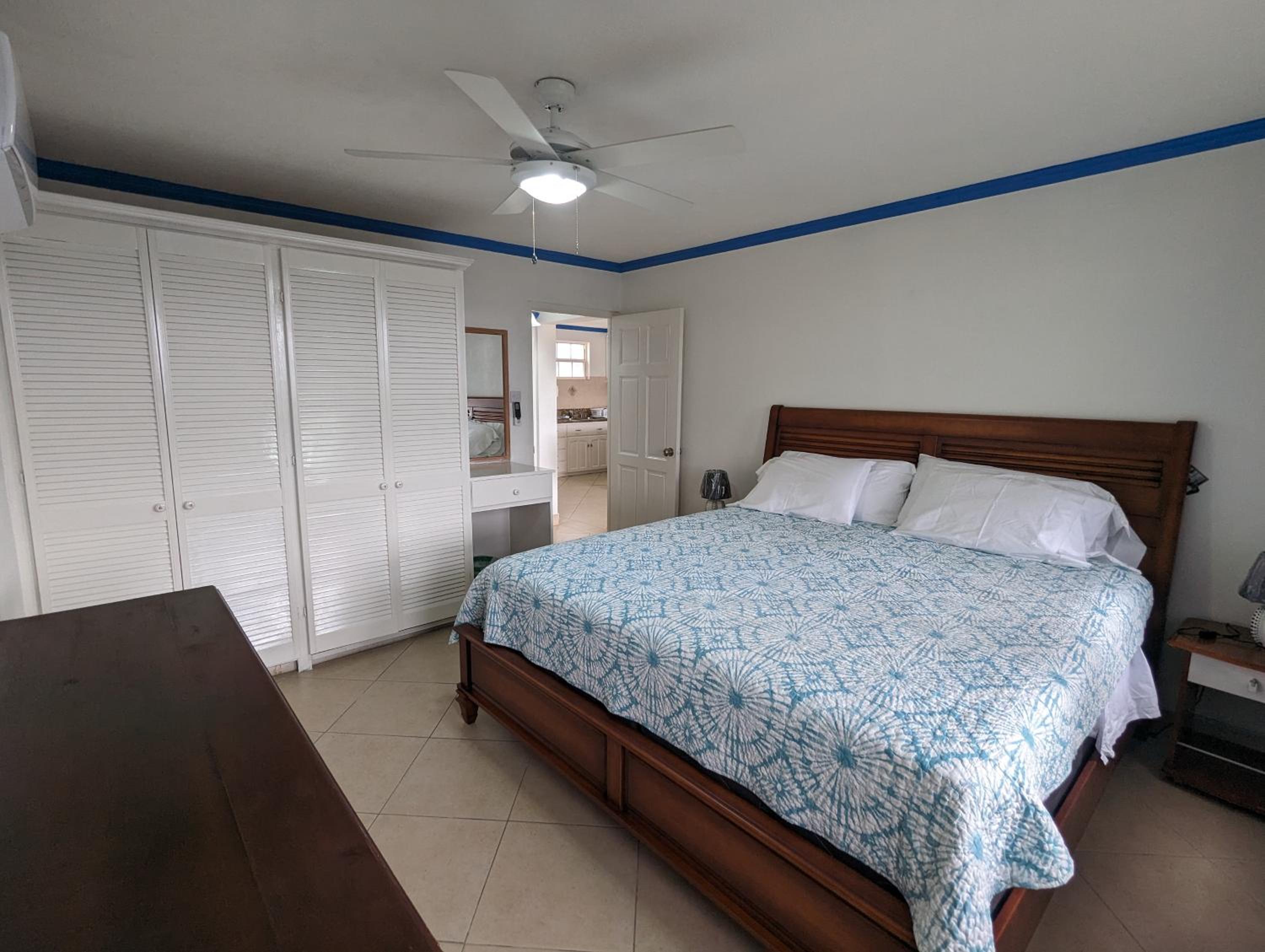 Seaside apartment nr beach, supermarket and bus route