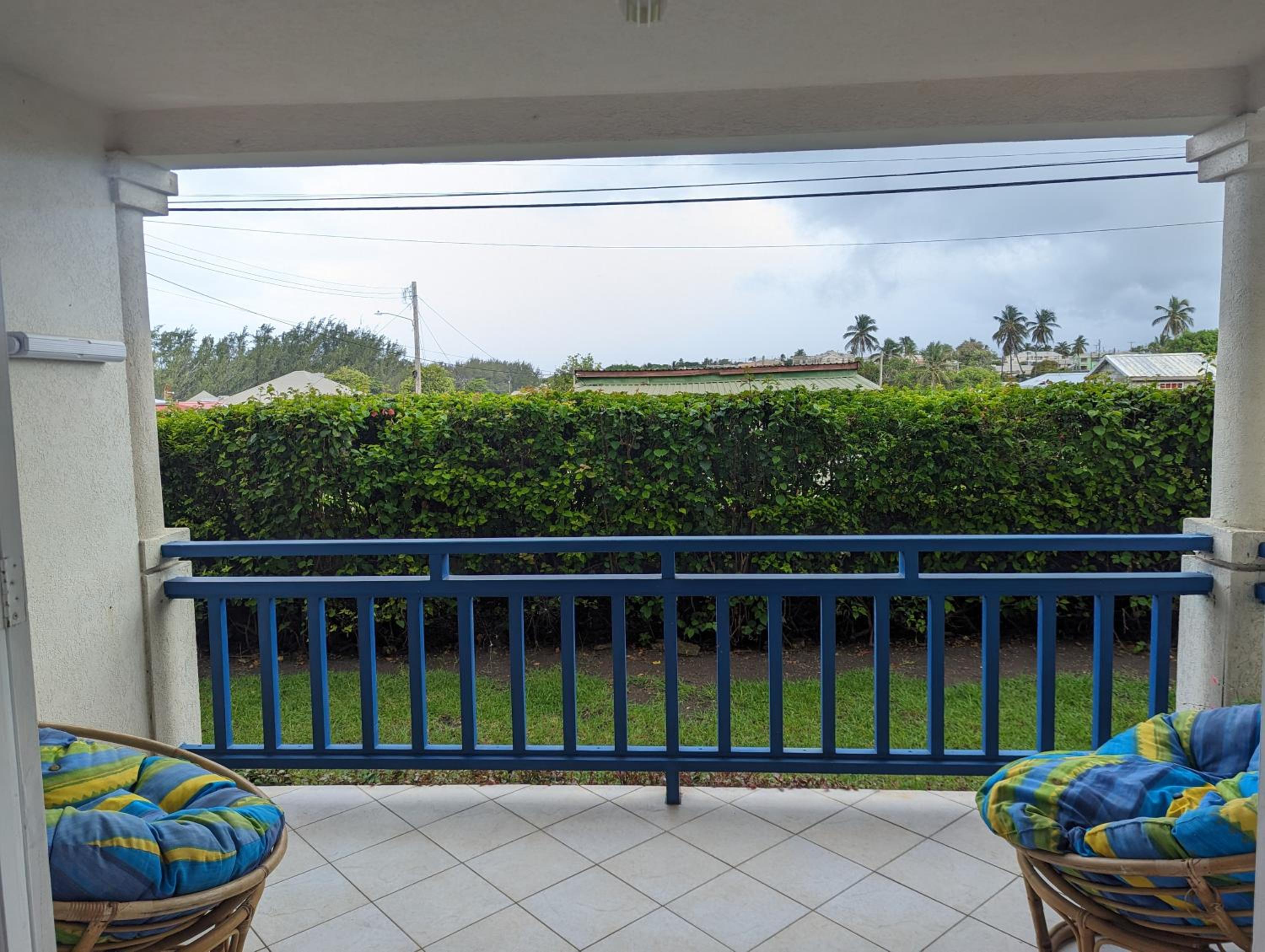 Seaside apartment nr beach, supermarket and bus route