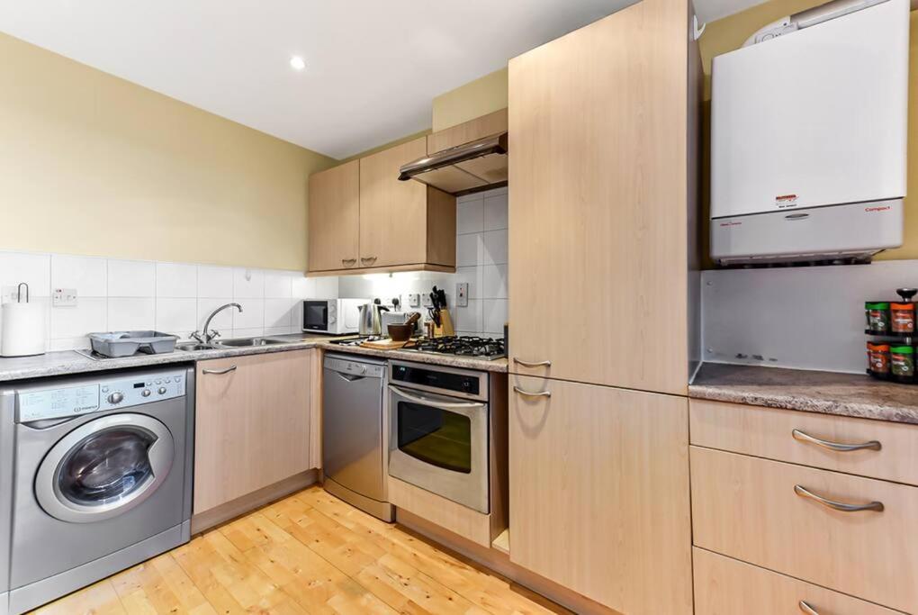 City Retreat with Free Parking and Walking distance from City Centre view 4