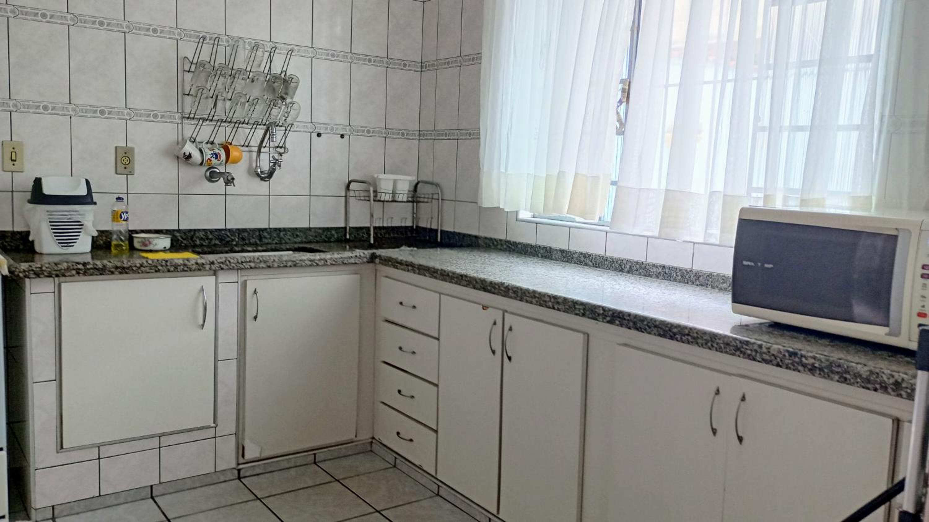 CASA com ACOMODAÇÃO para 6 PESSOAS