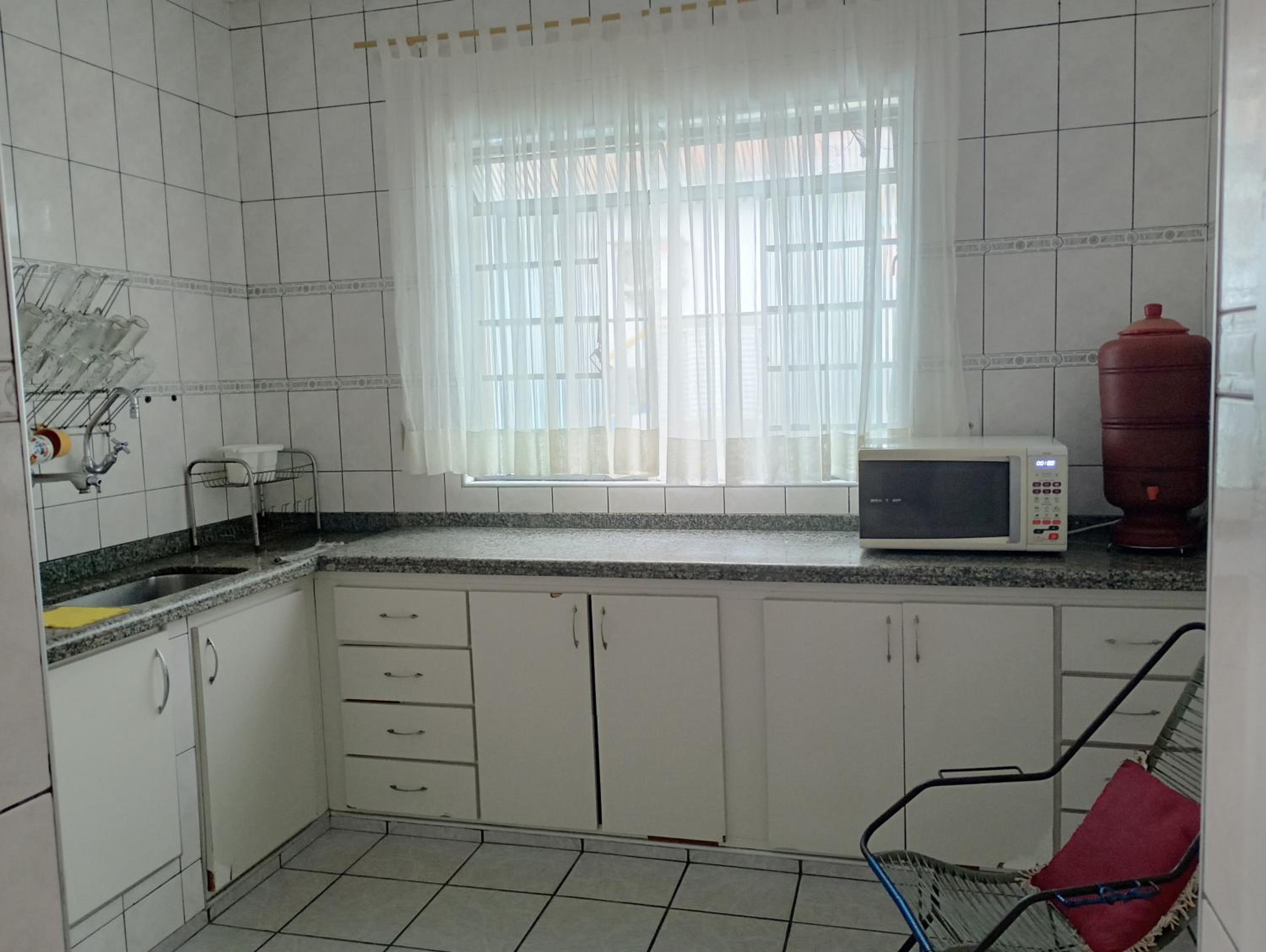 CASA com ACOMODAÇÃO para 6 PESSOAS