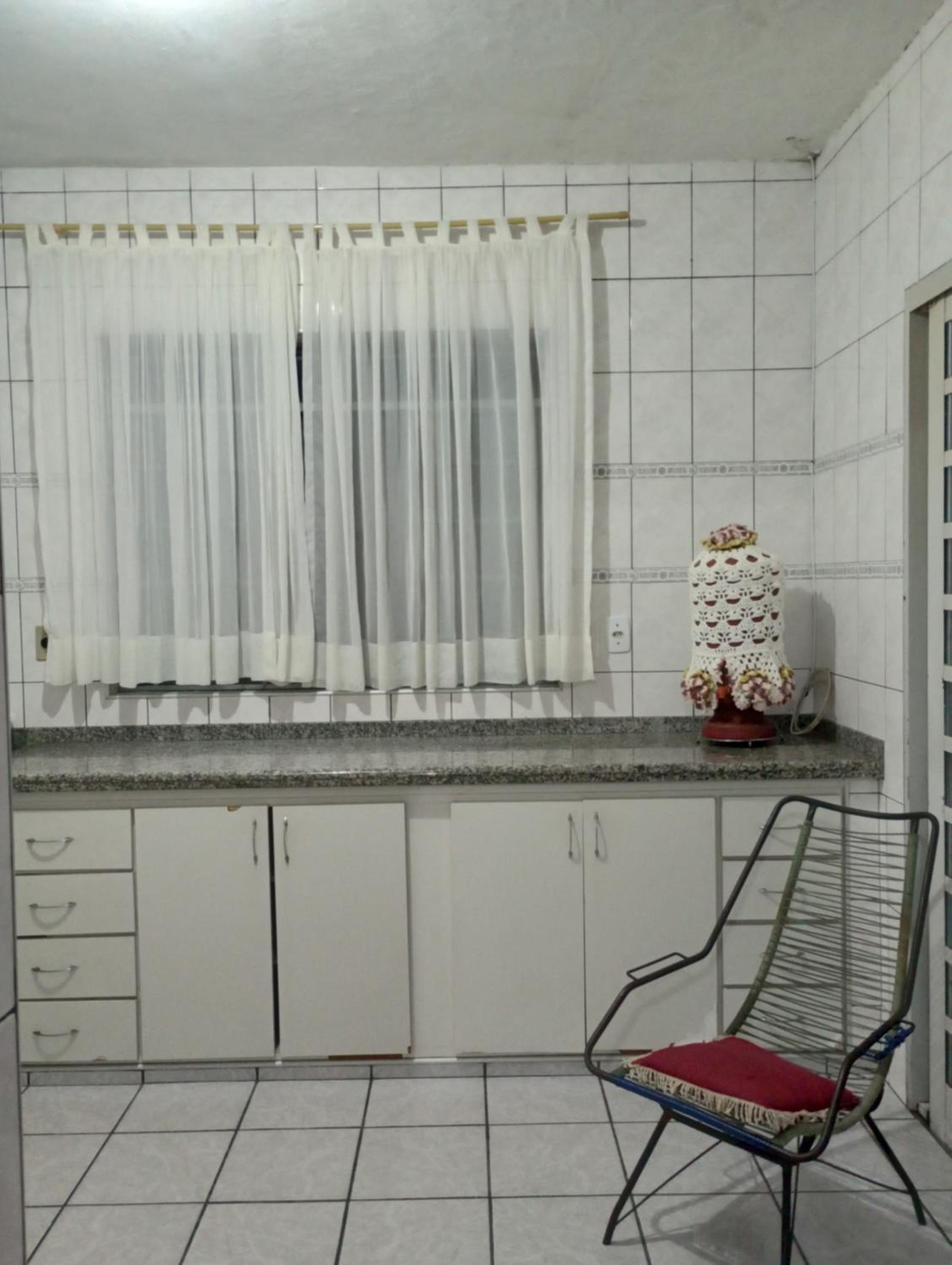 CASA com ACOMODAÇÃO para 6 PESSOAS